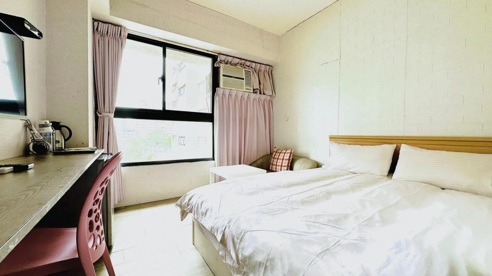 Bed in Feng Chia Hygge