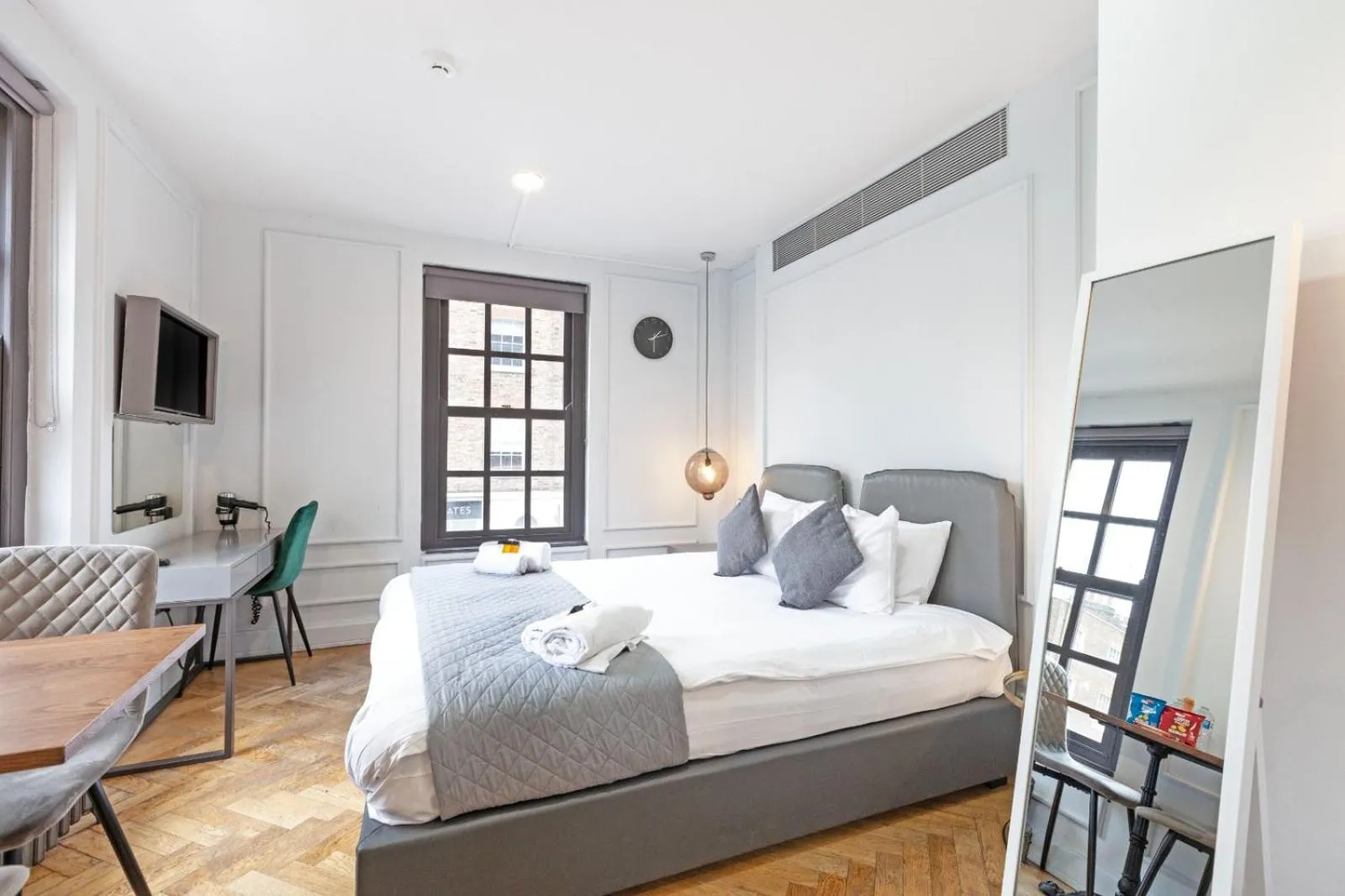 Bed in London Paddington Apartments