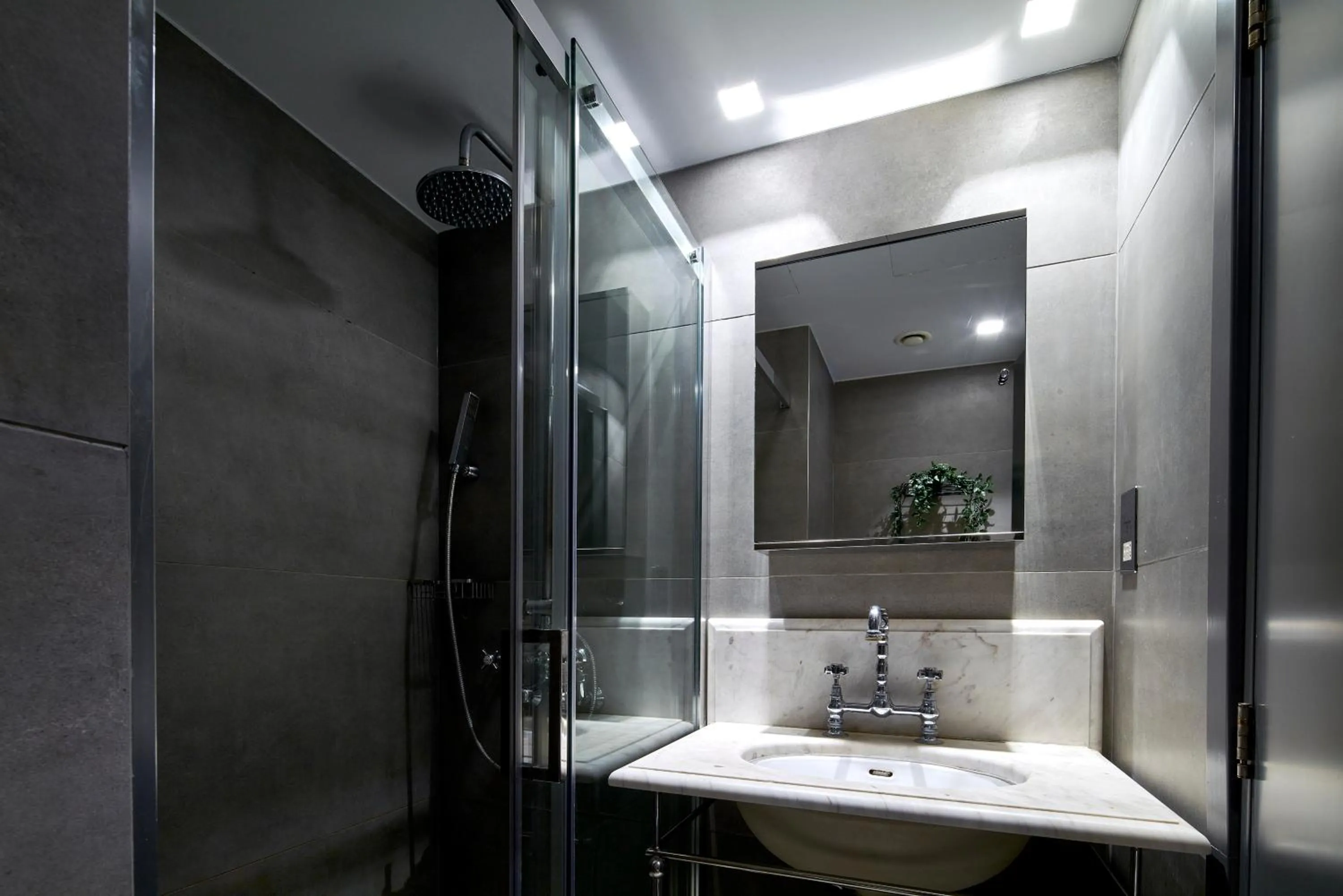 Bathroom in London Paddington Apartments