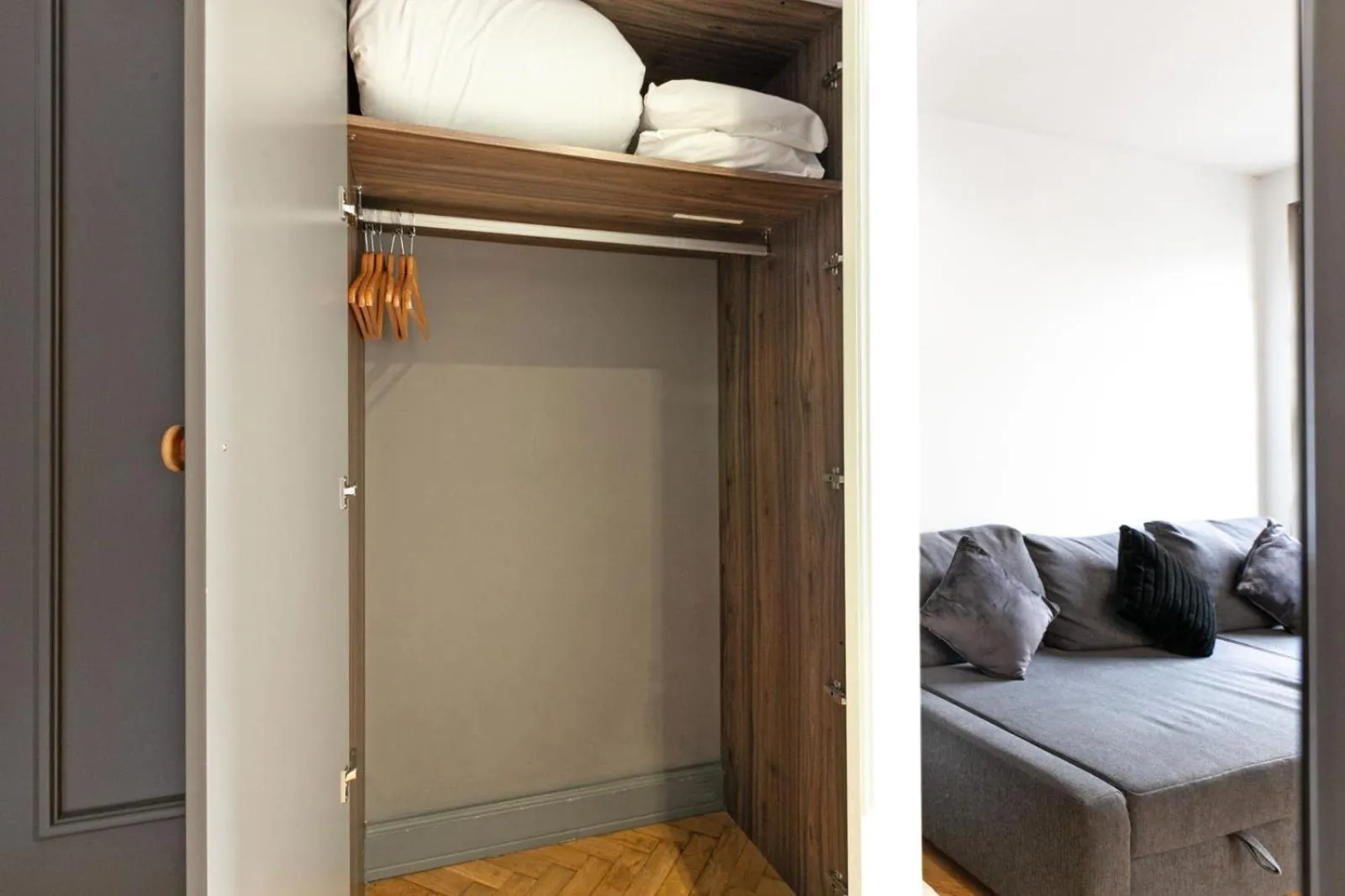 wardrobe, Bed in London Paddington Apartments