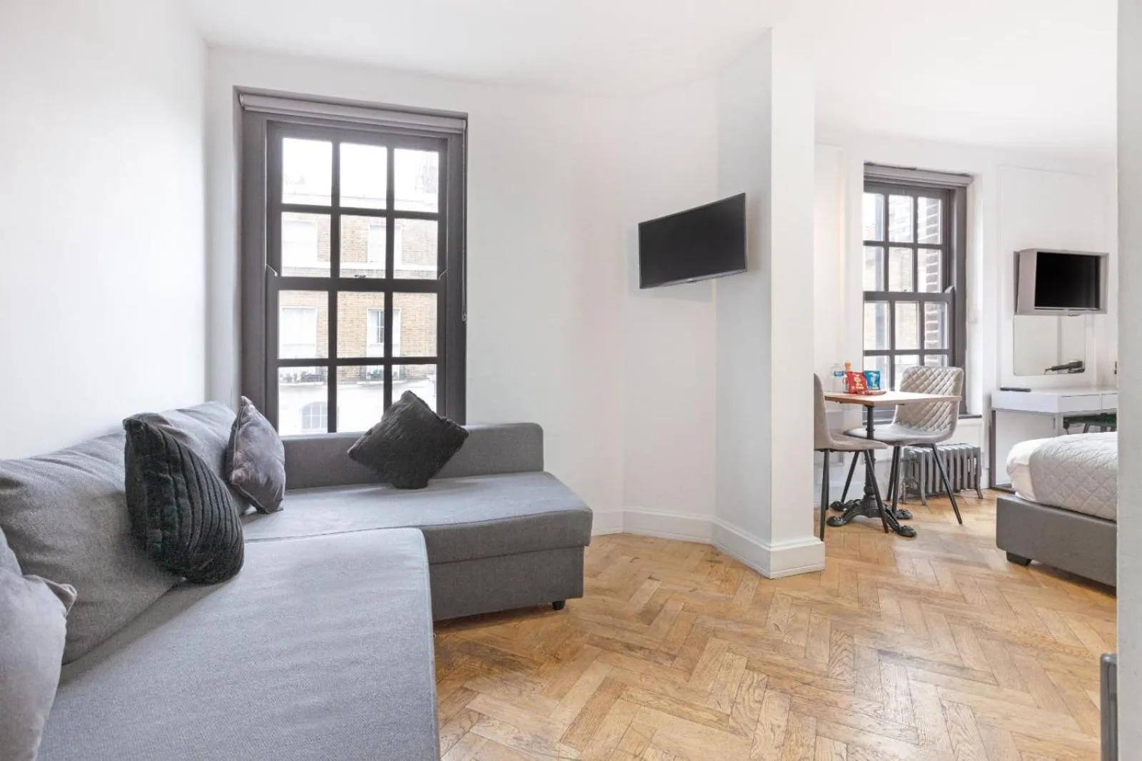 TV and multimedia, Bed in London Paddington Apartments