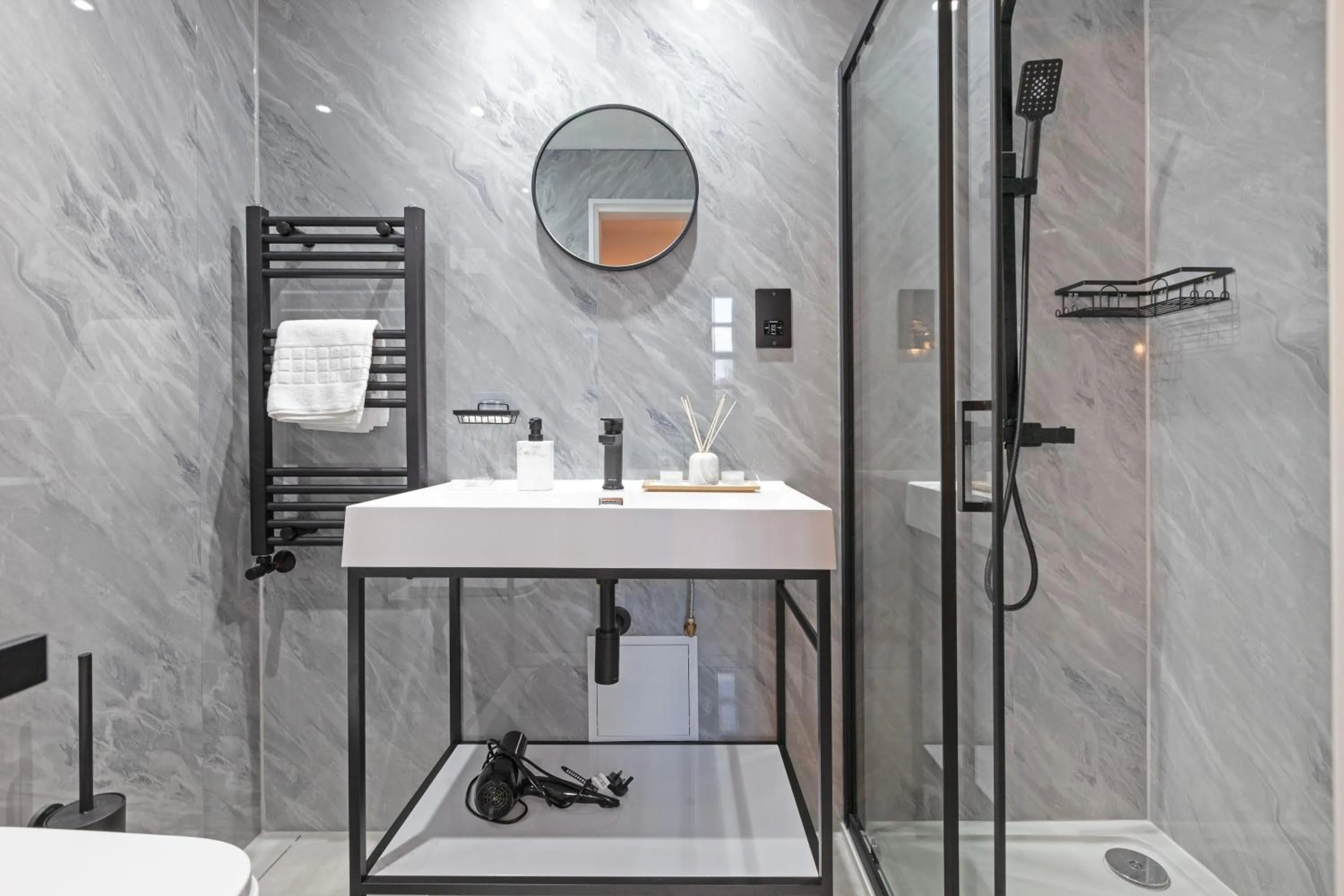 Shower in London Paddington Apartments