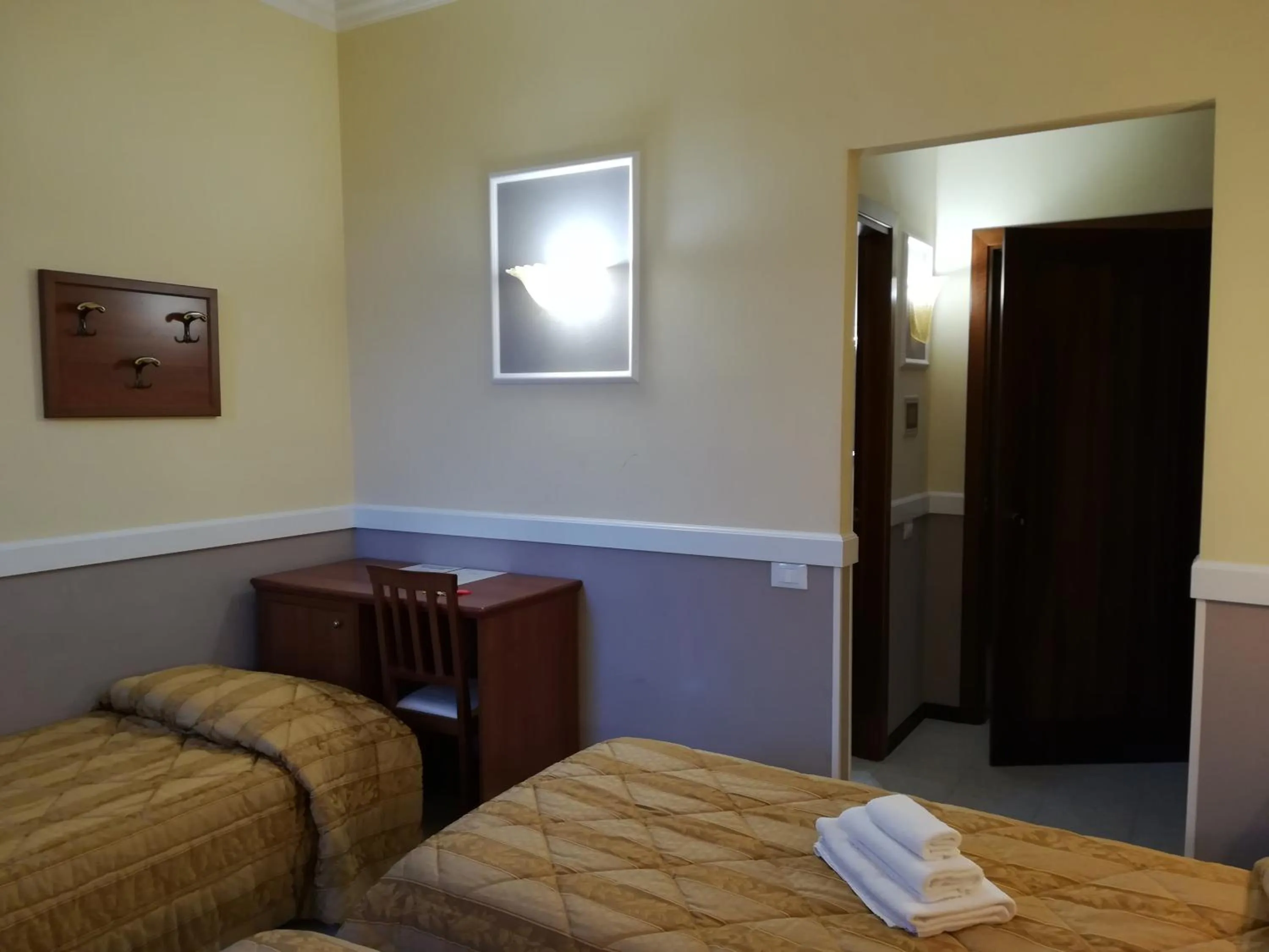 Bed in Hotel Marco Polo SELF CHECK-IN