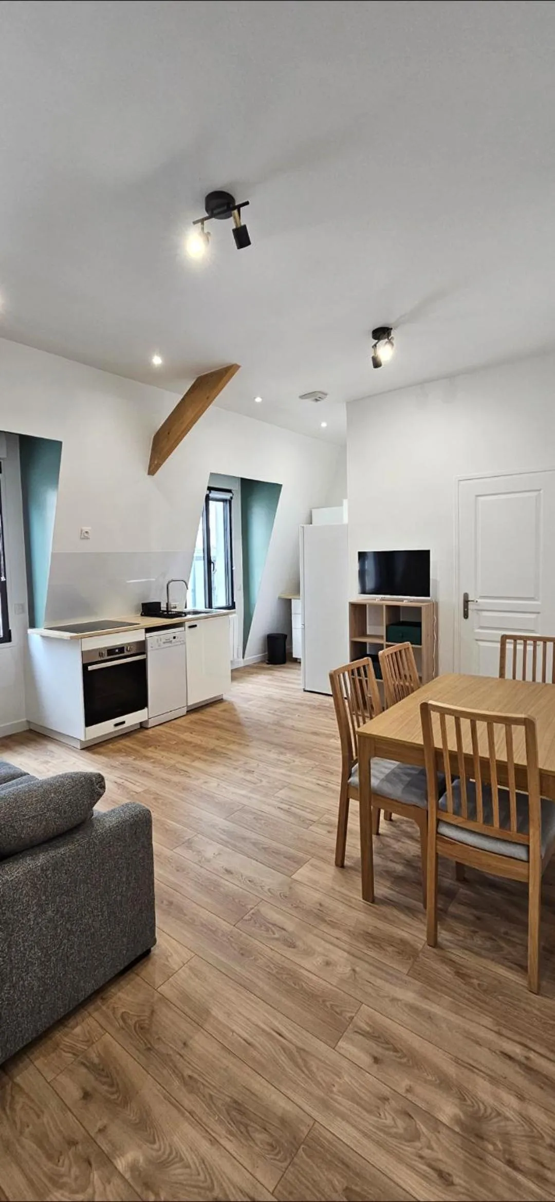 TV and multimedia in Résidence Hôtel Le Relais Amélie