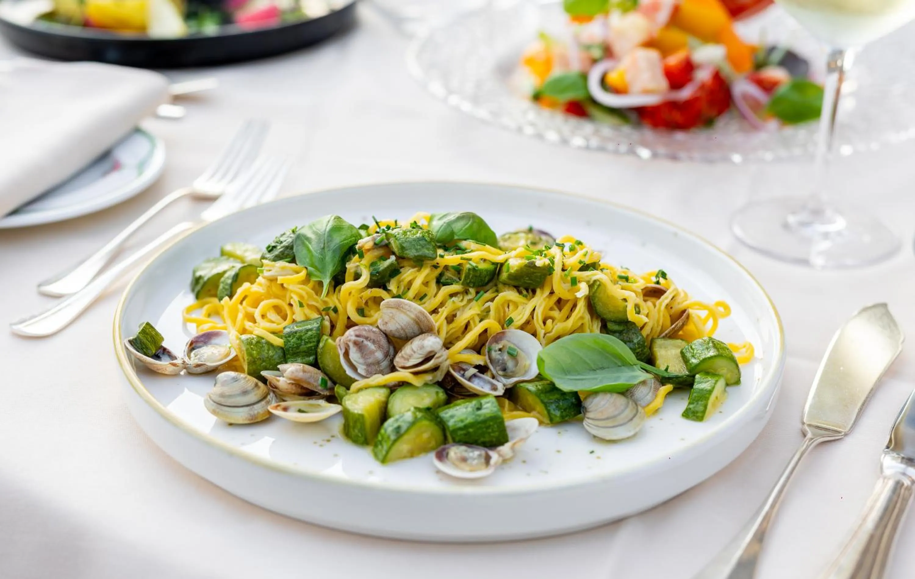 Restaurant/places to eat in Hotel Metropole