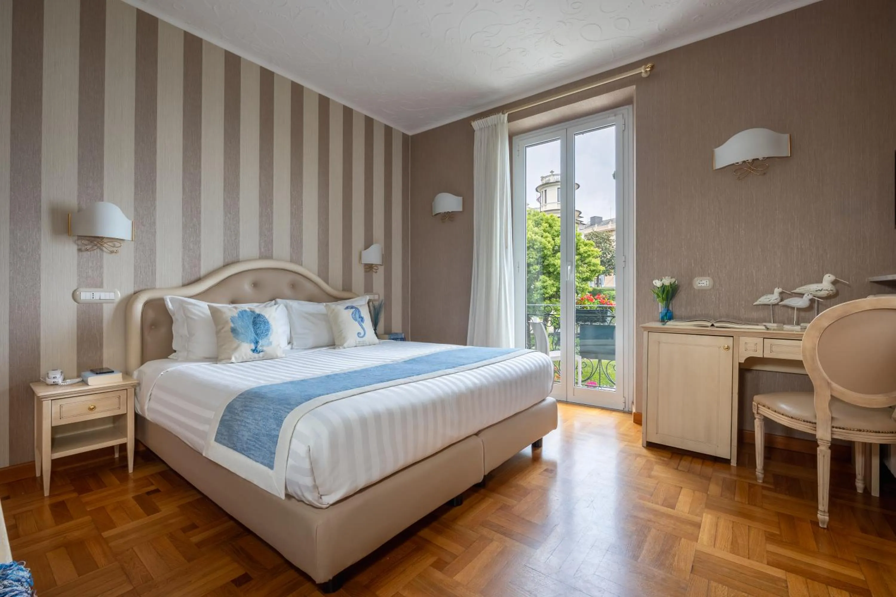 Bedroom, Bed in Hotel Metropole