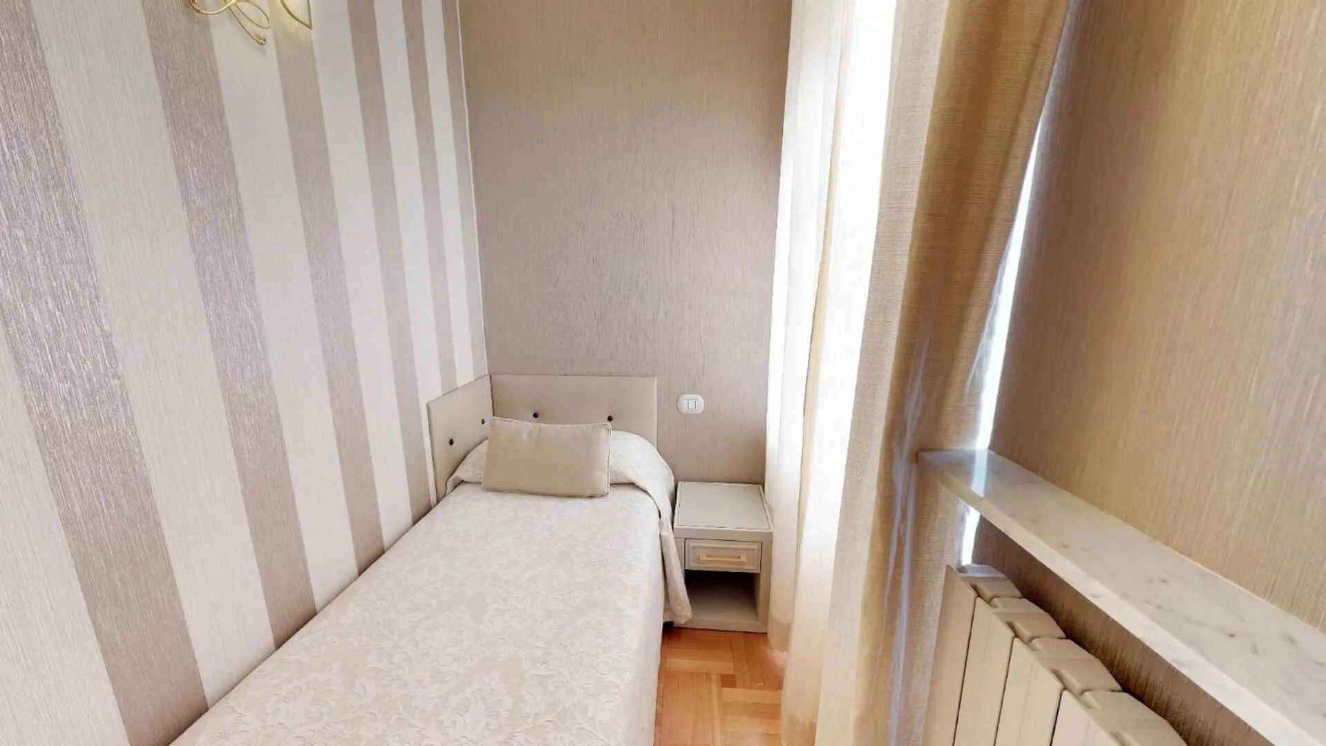 Bed in Hotel Metropole