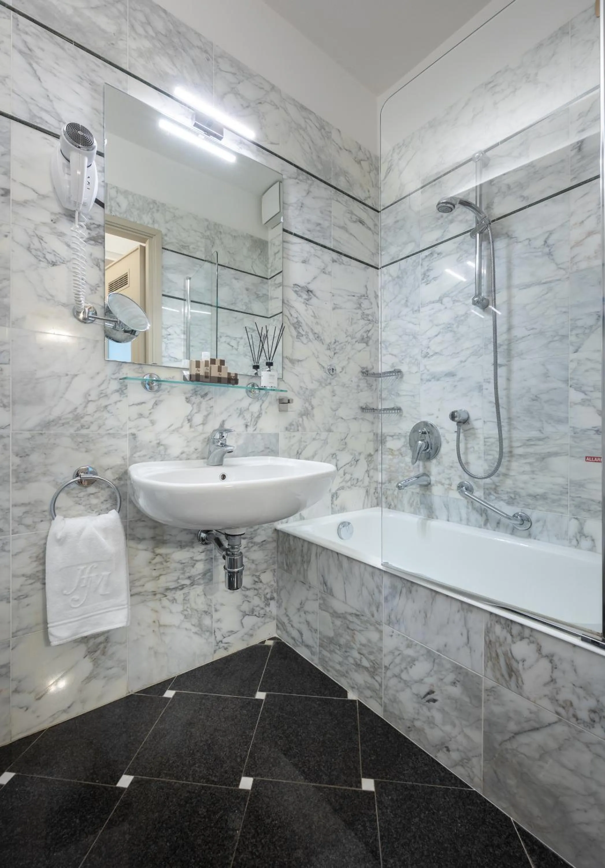 Bathroom in Hotel Metropole