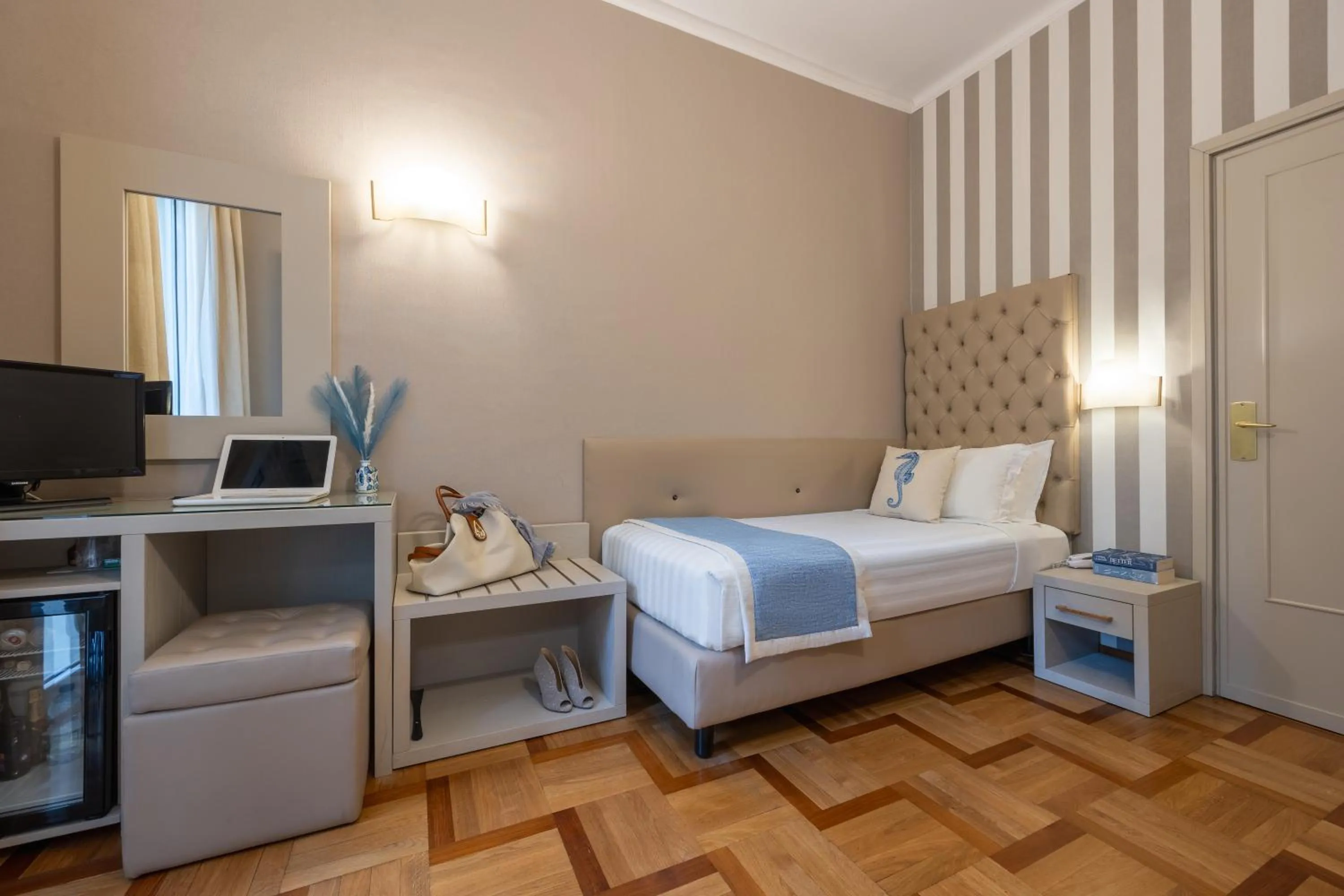 Bedroom, Bed in Hotel Metropole