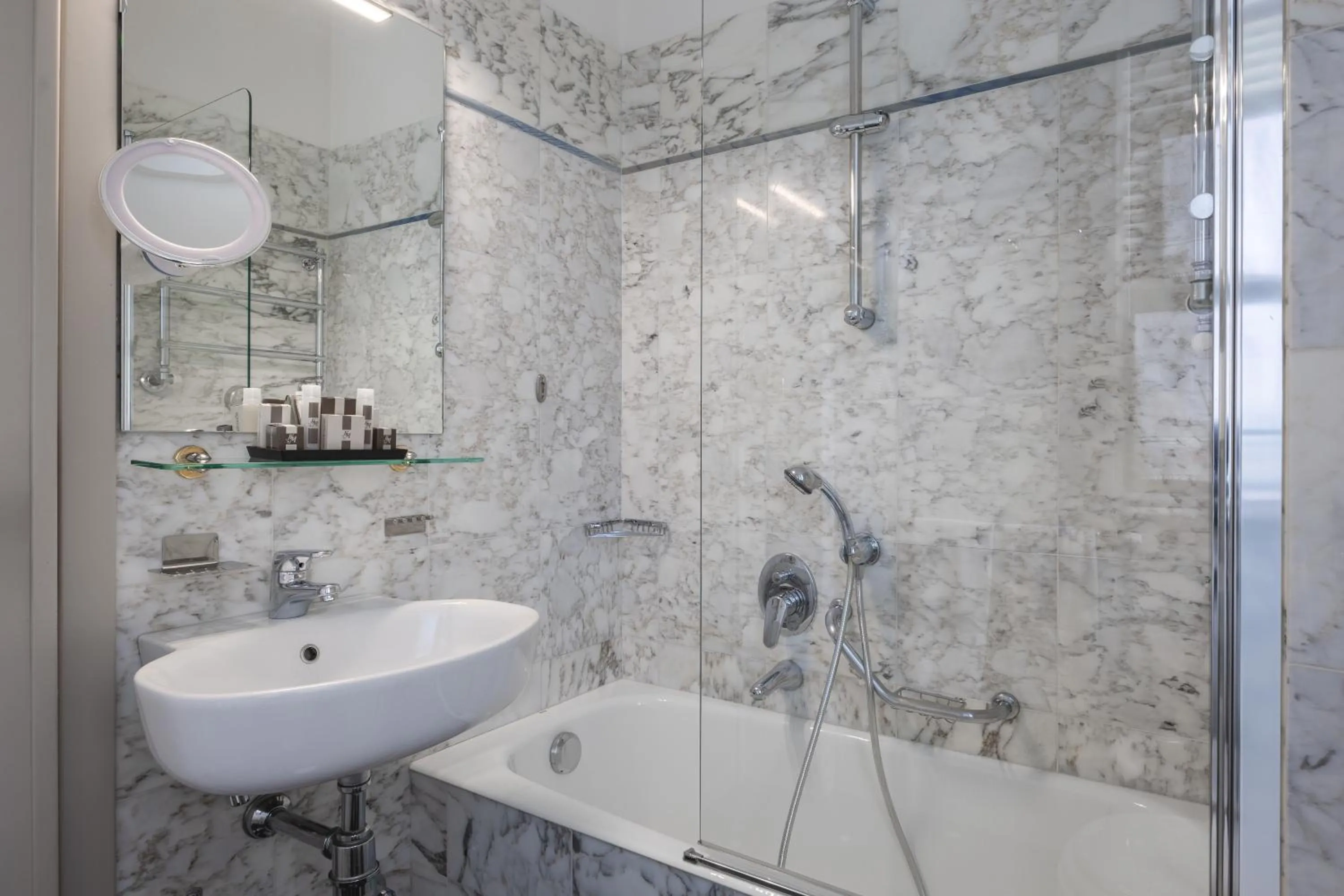 Bathroom in Hotel Metropole