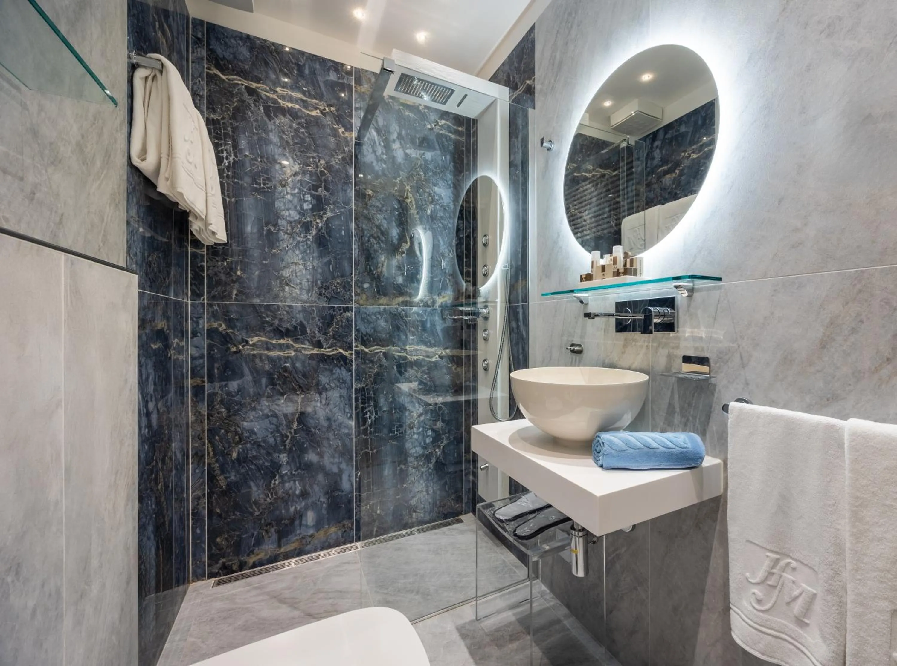 Shower in Hotel Metropole