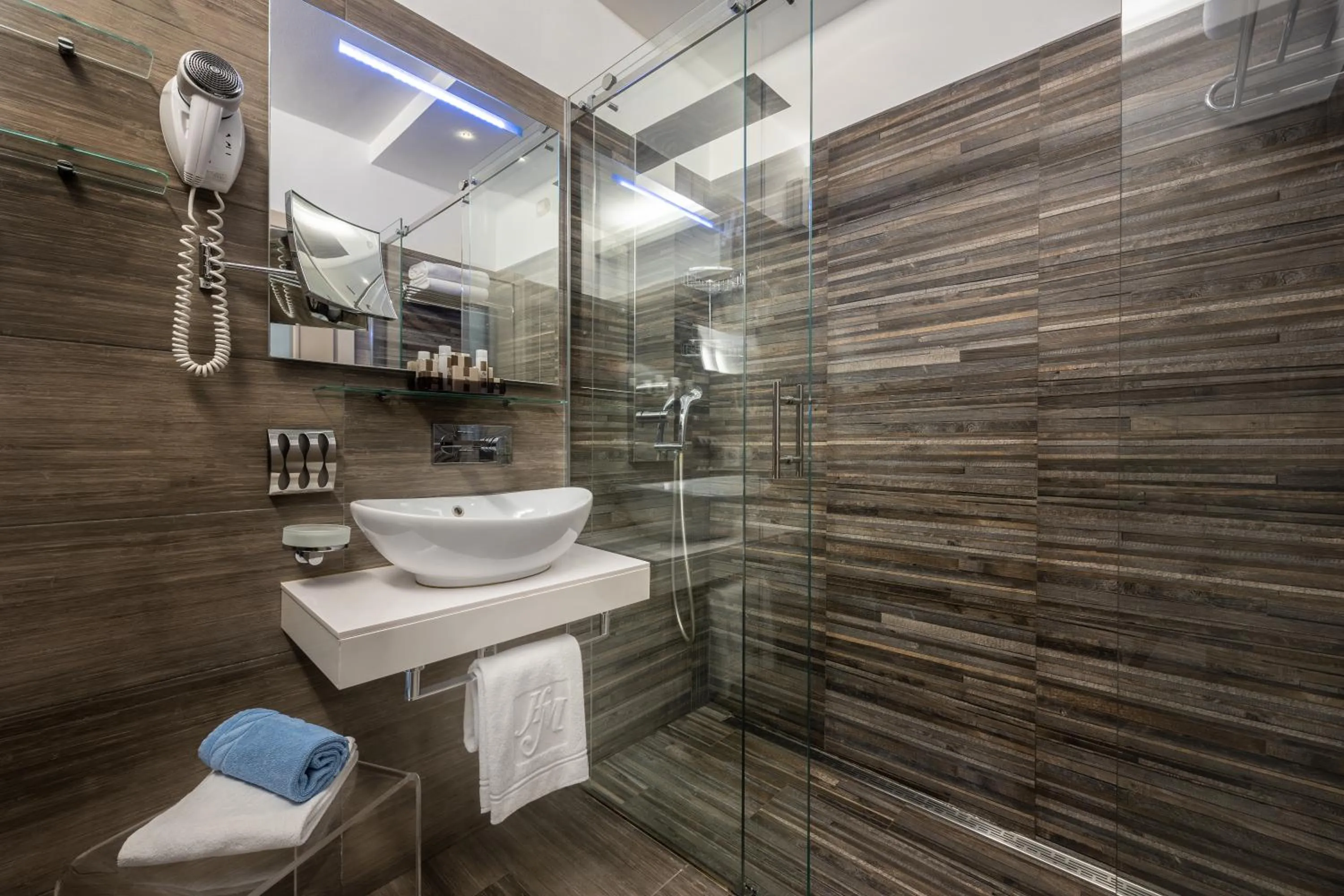 Shower in Hotel Metropole