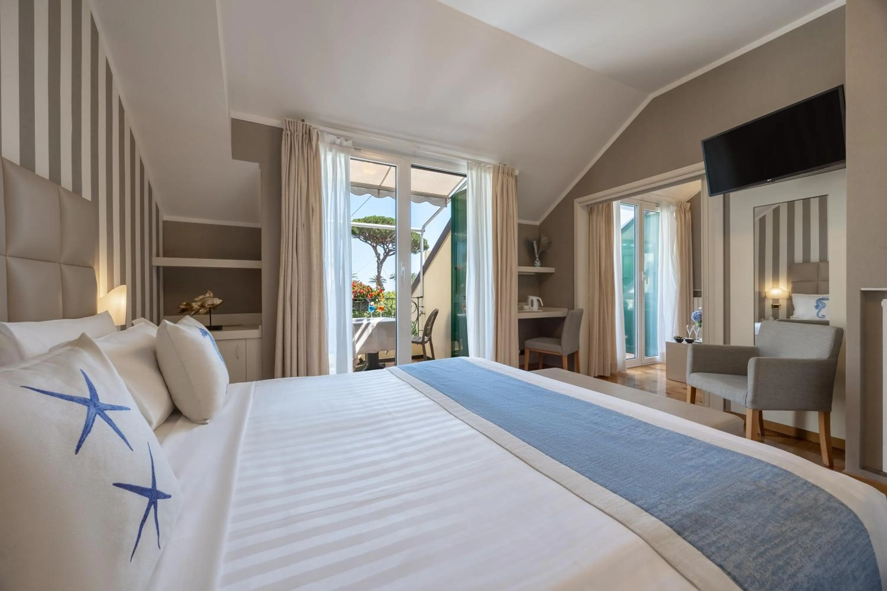 Bed in Hotel Metropole