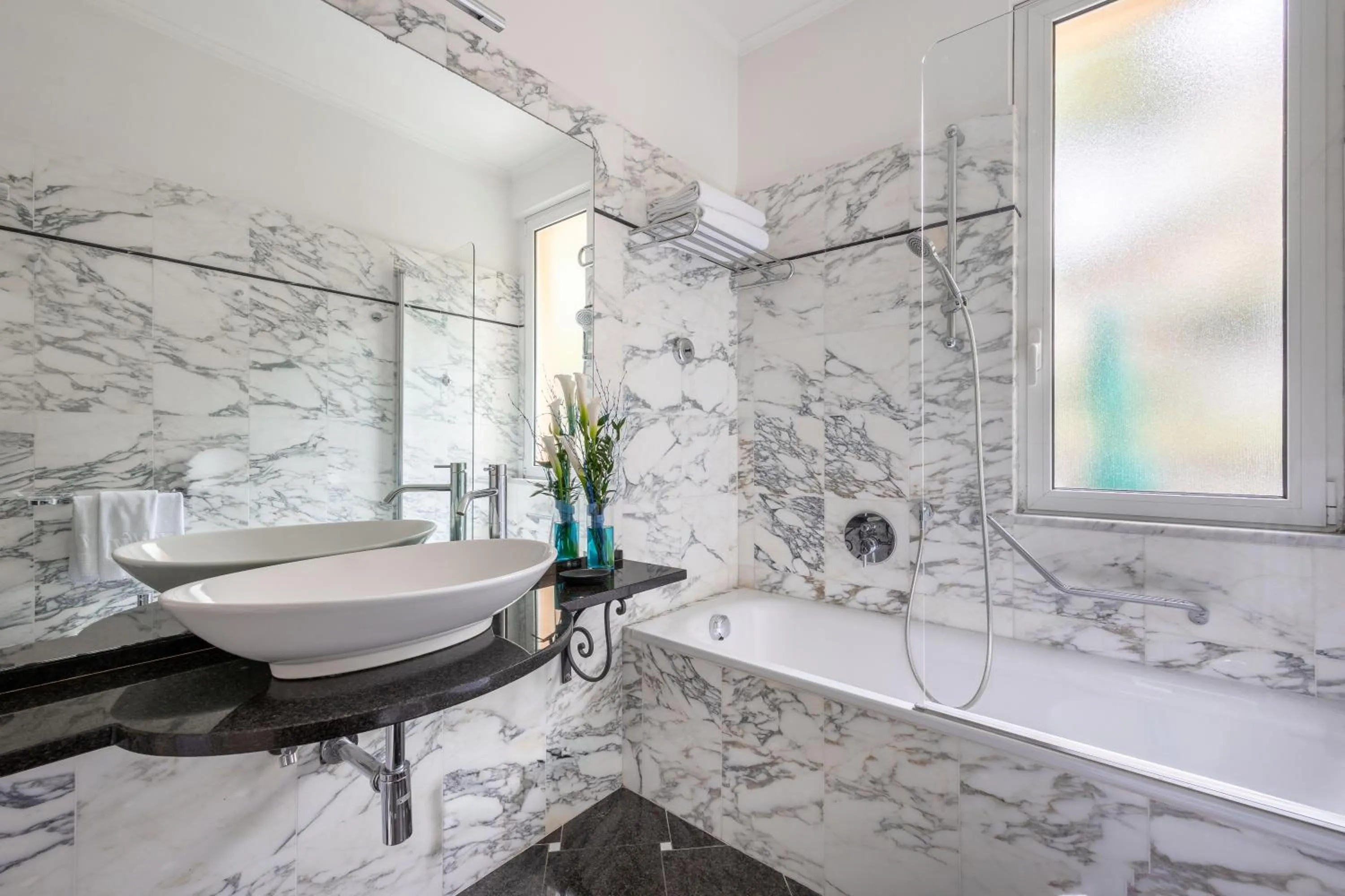 Bathroom in Hotel Metropole