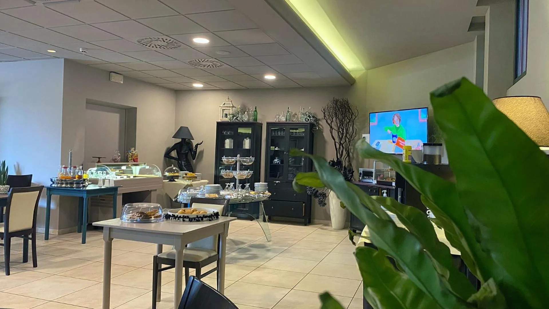 Restaurant/places to eat in Hotel Europa