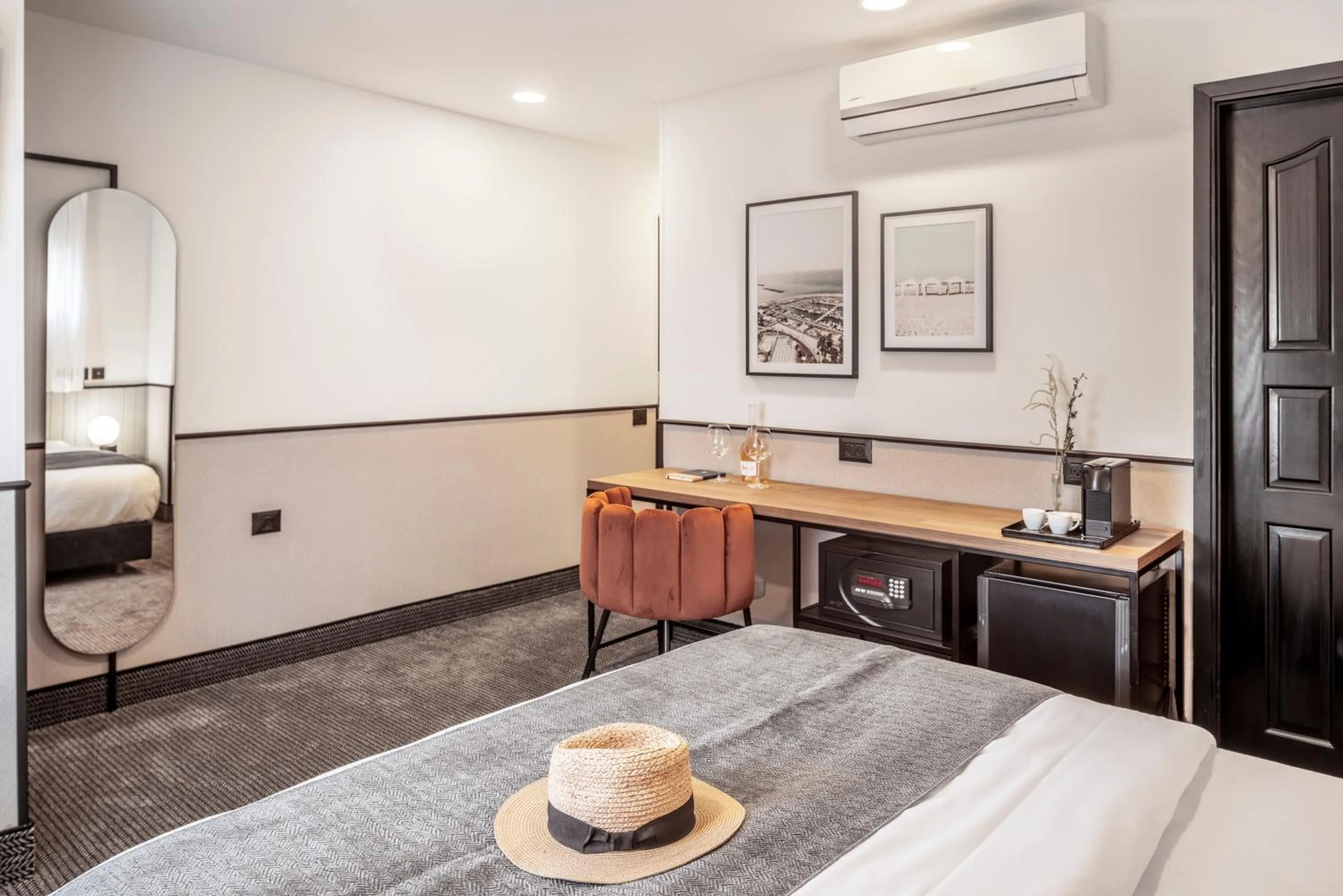 Photo of the whole room, Bed in The New Port Hotel TLV