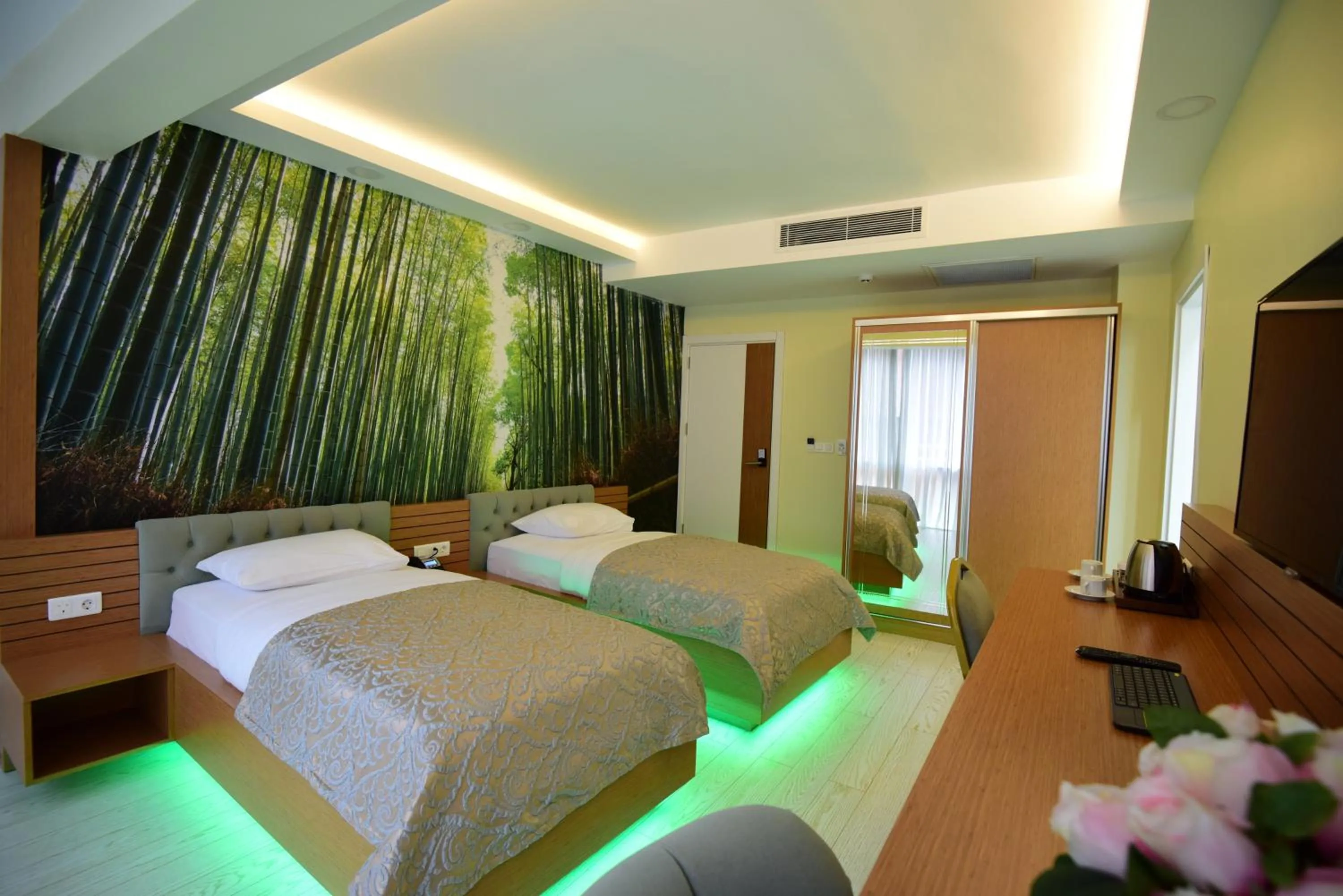 Photo of the whole room, Bed in Quantum Hotel