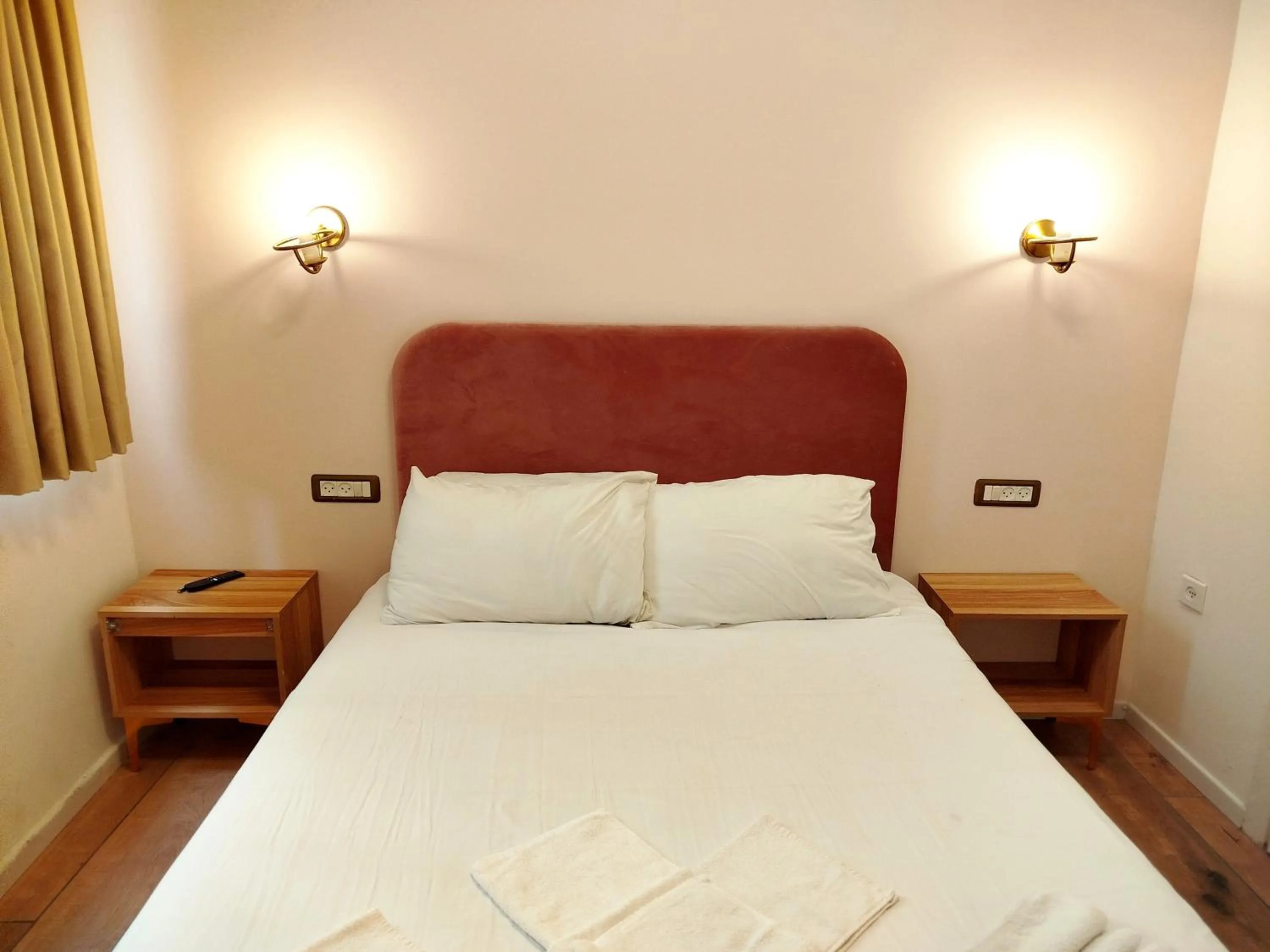 Bed in La Perle Jerusalem City Center - Self Check-in hotel