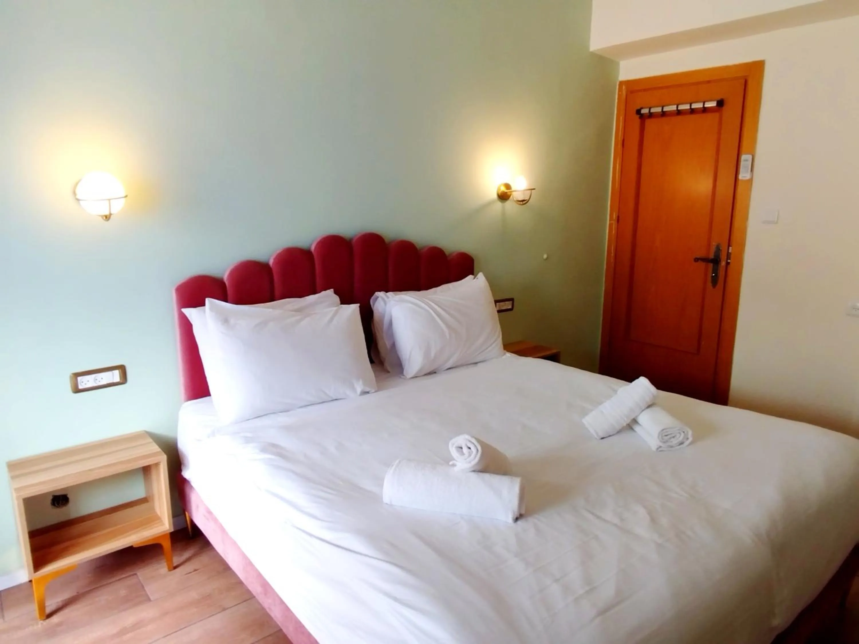 Bed in La Perle Jerusalem City Center - Self Check-in hotel