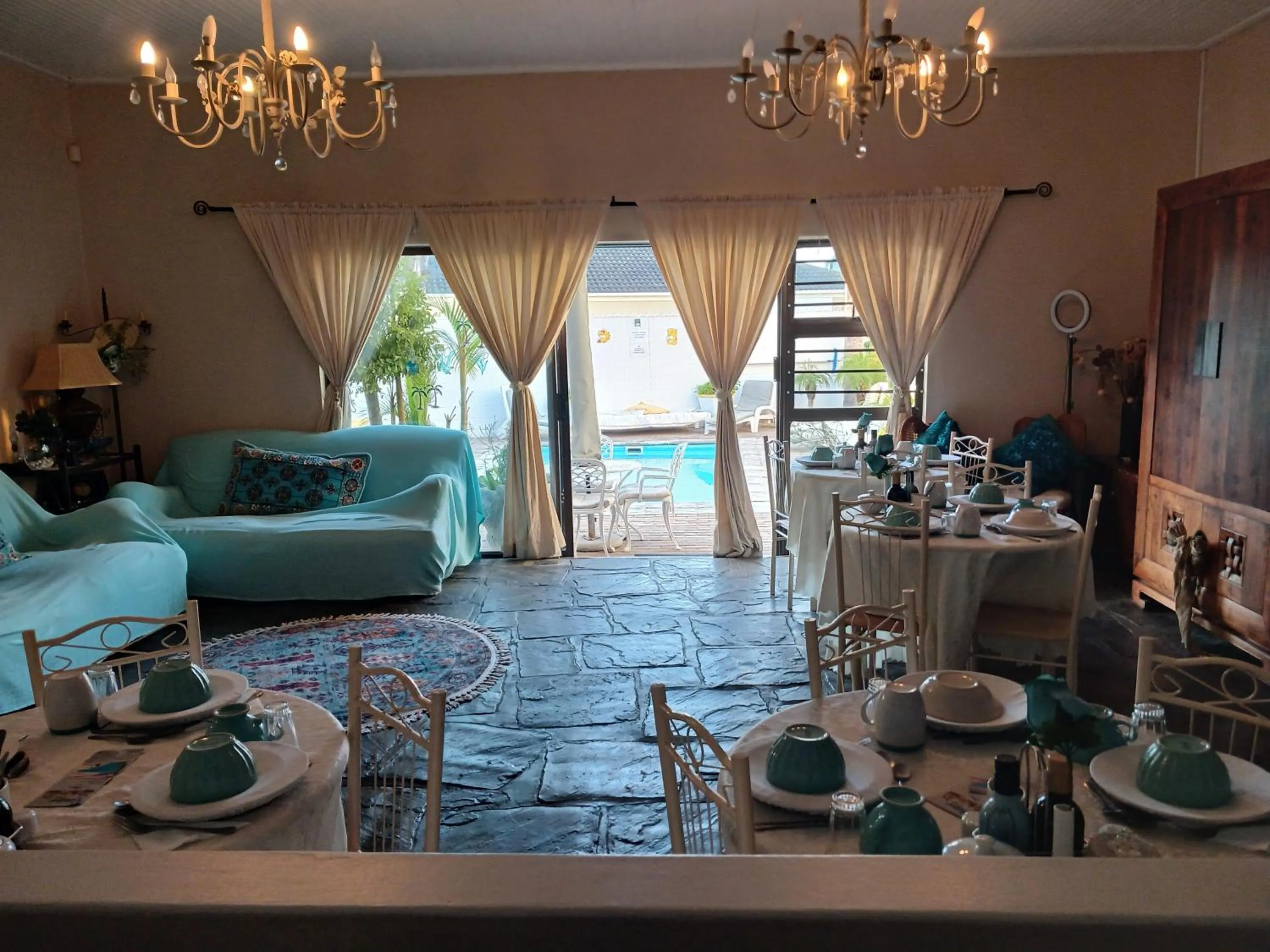 Restaurant/places to eat in Au Plais De Langebaan at Palm Tree Villa