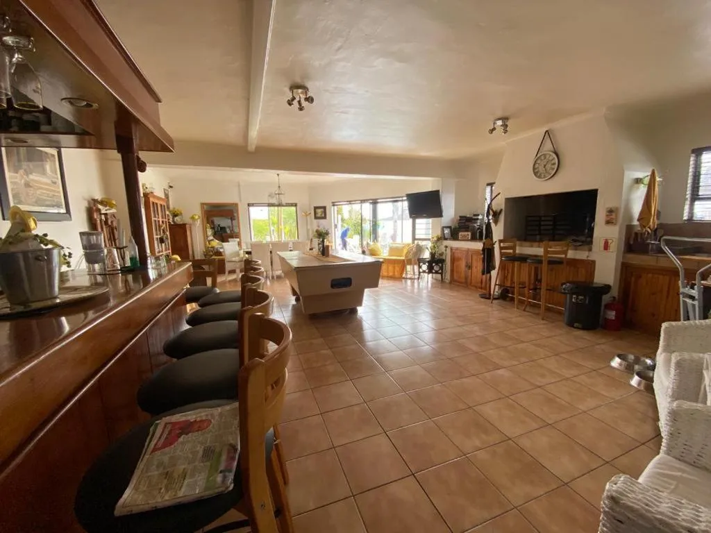 Communal lounge/ TV room in Au Plais De Langebaan at Palm Tree Villa
