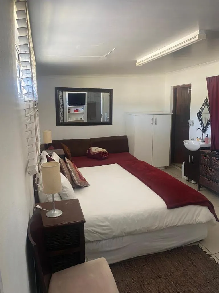 Bedroom, Bed in Au Plais De Langebaan at Palm Tree Villa
