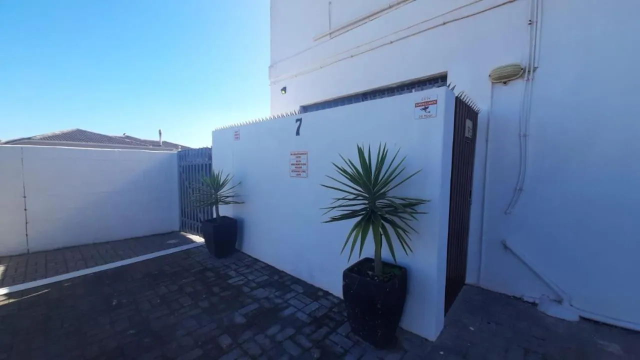 Parking in Au Plais De Langebaan at Palm Tree Villa