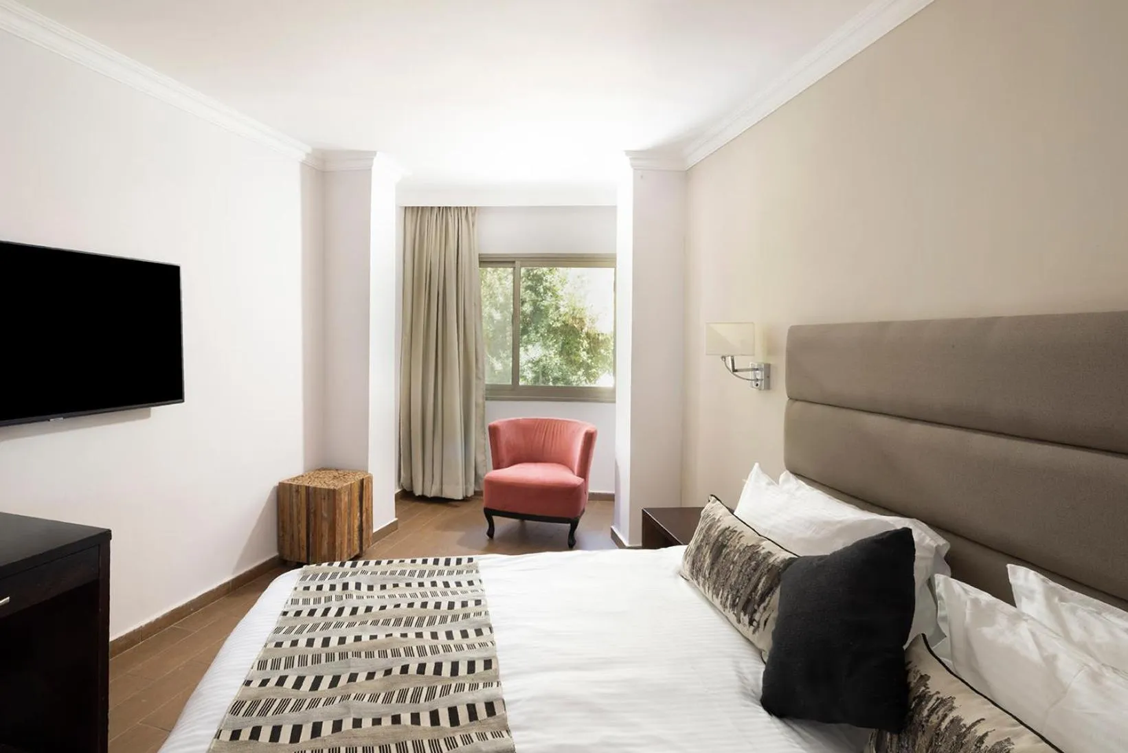 Living room, Bed in C Hotel Neve Ilan