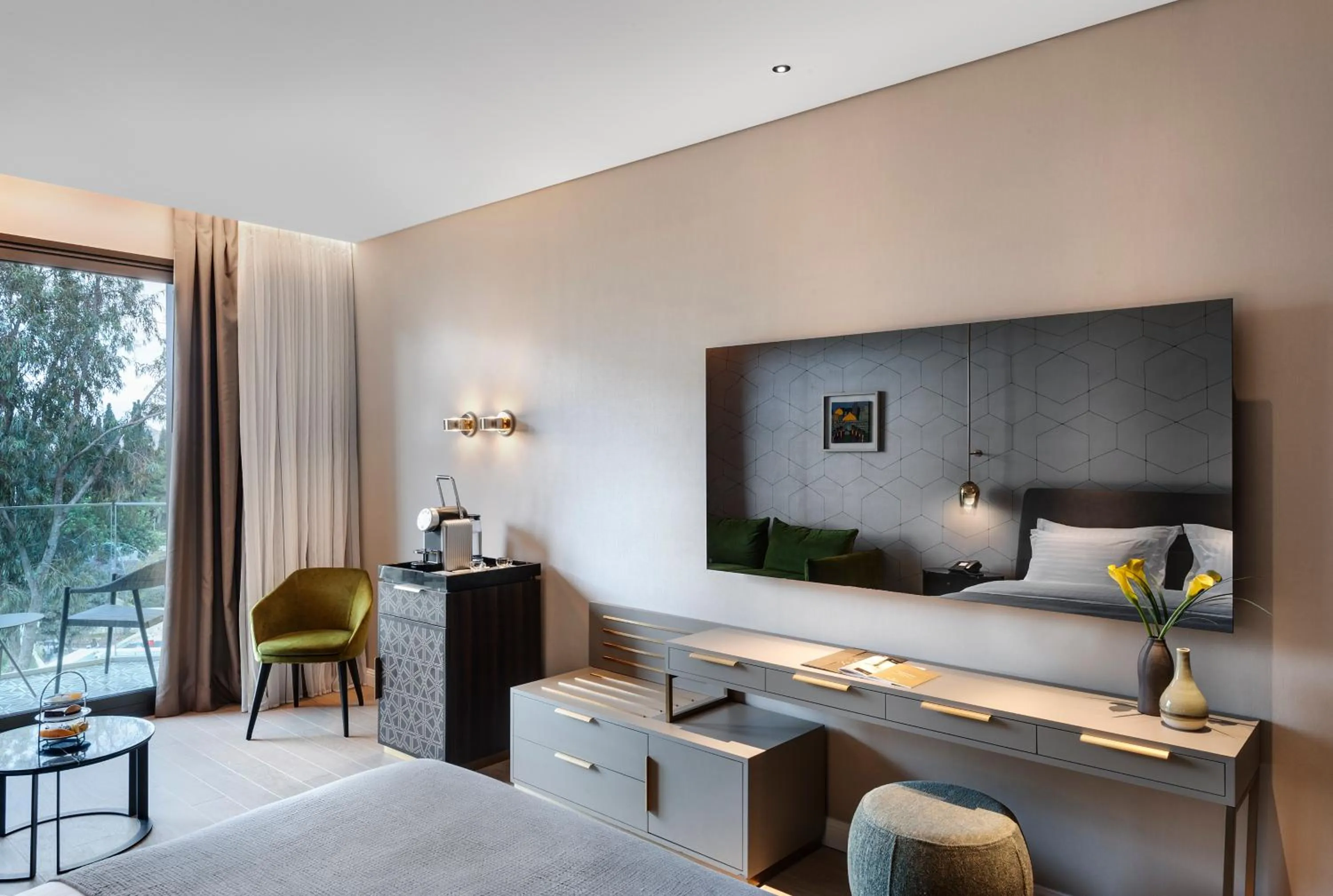 Living room, Bed in The Inbal Jerusalem