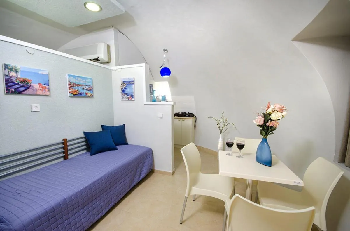 Dining area, Bed in Dor Country Lodging