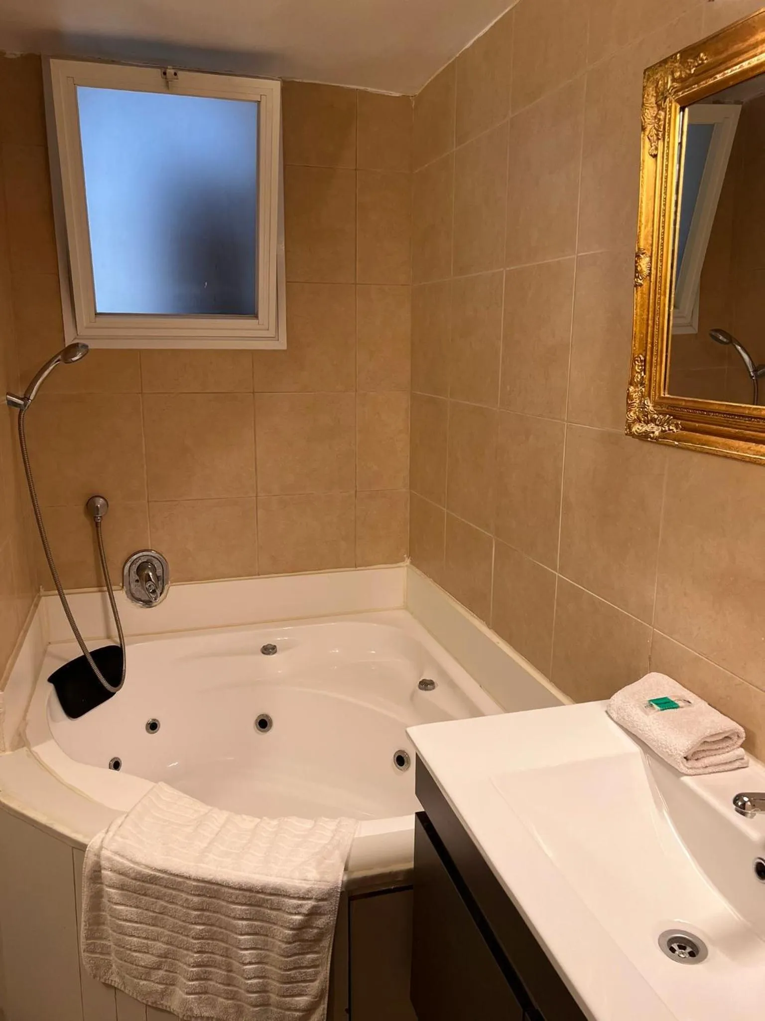 Hot Tub in Eden Hotel