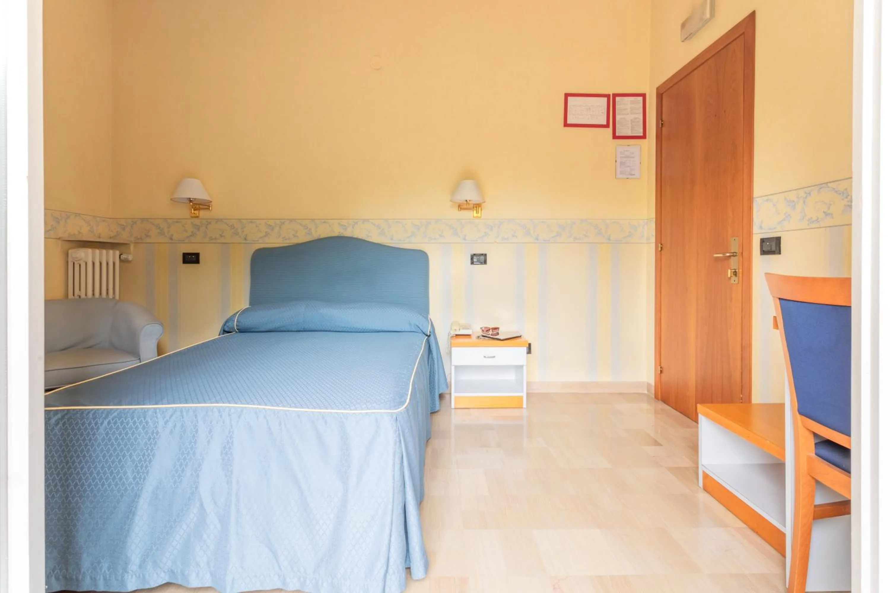 Bedroom, Bed in Hotel Touring