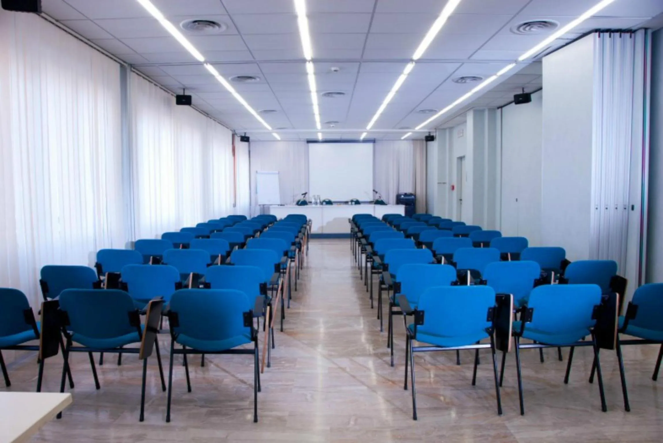 Business facilities in Hotel Touring