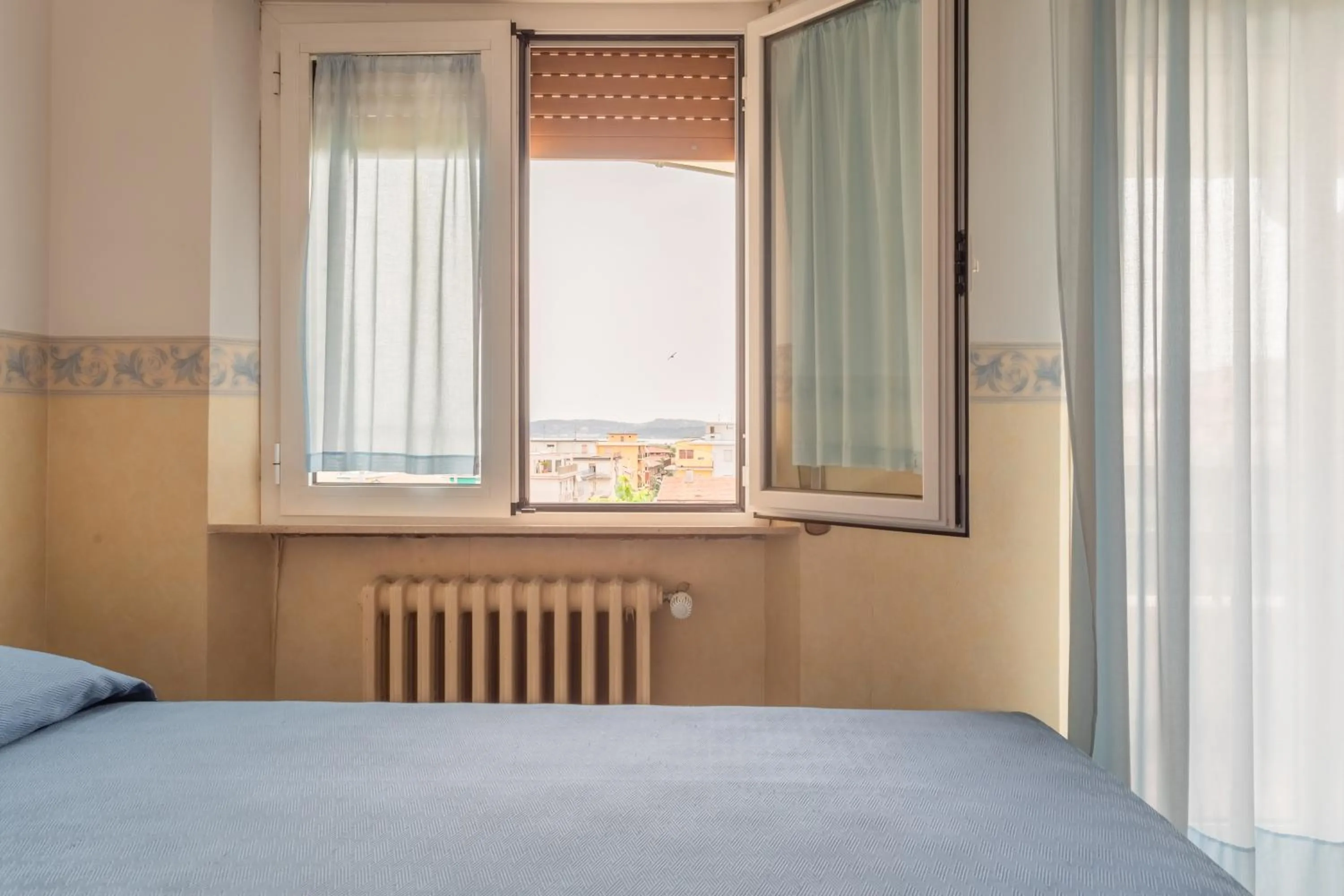 Bedroom, Bed in Hotel Touring