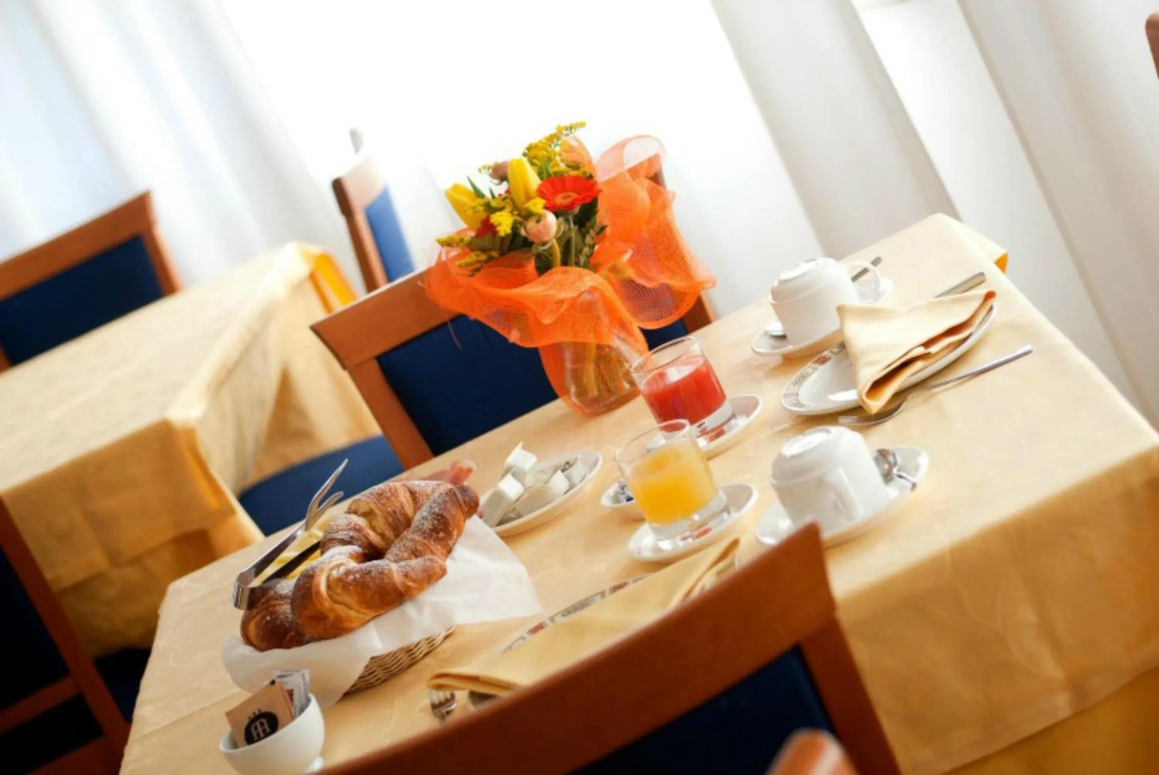 Restaurant/places to eat in Hotel Touring