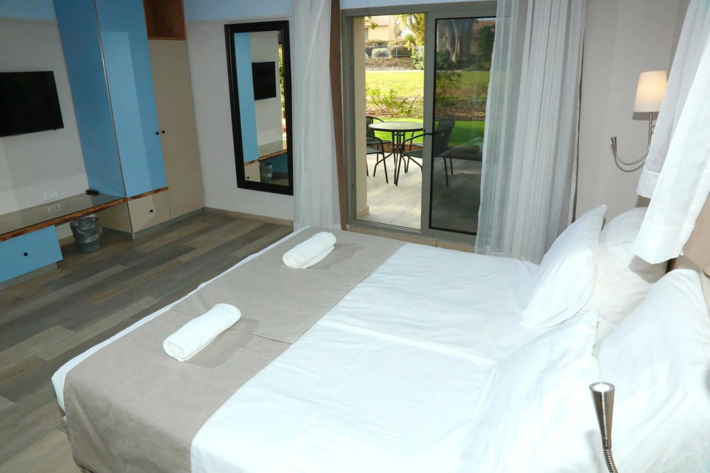 Bed in Jacob Ohalo Kinneret