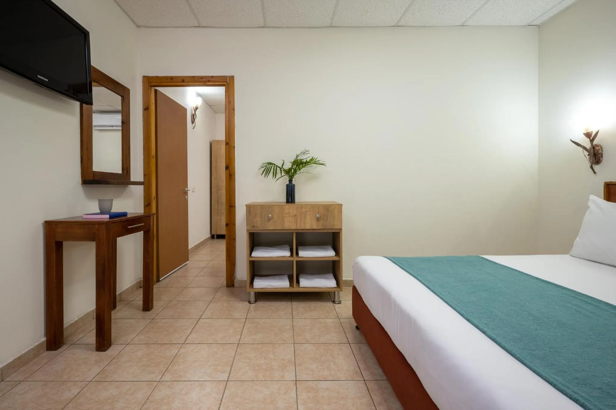 Bed in Jacob Ohalo Kinneret