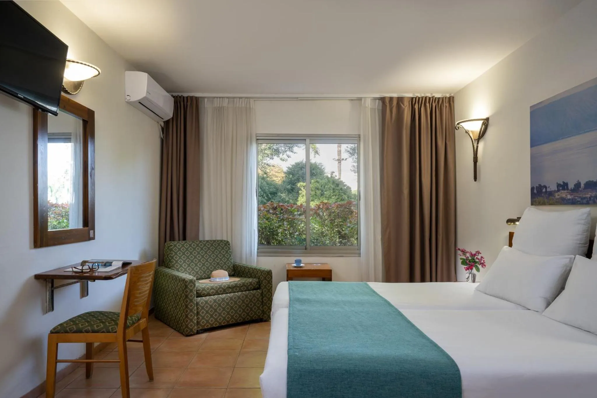 Bed in Jacob Ohalo Kinneret