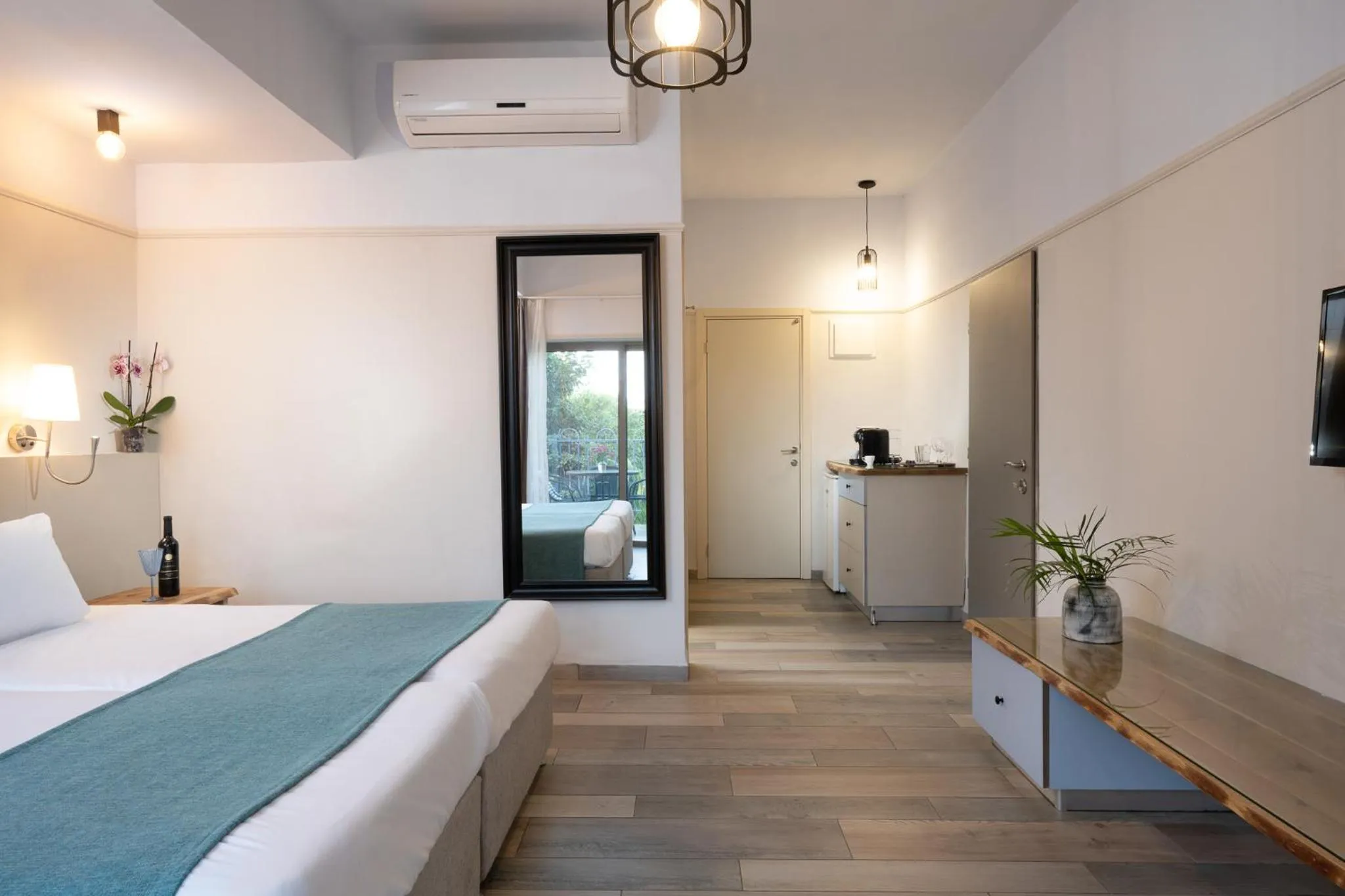 Bed in Jacob Ohalo Kinneret