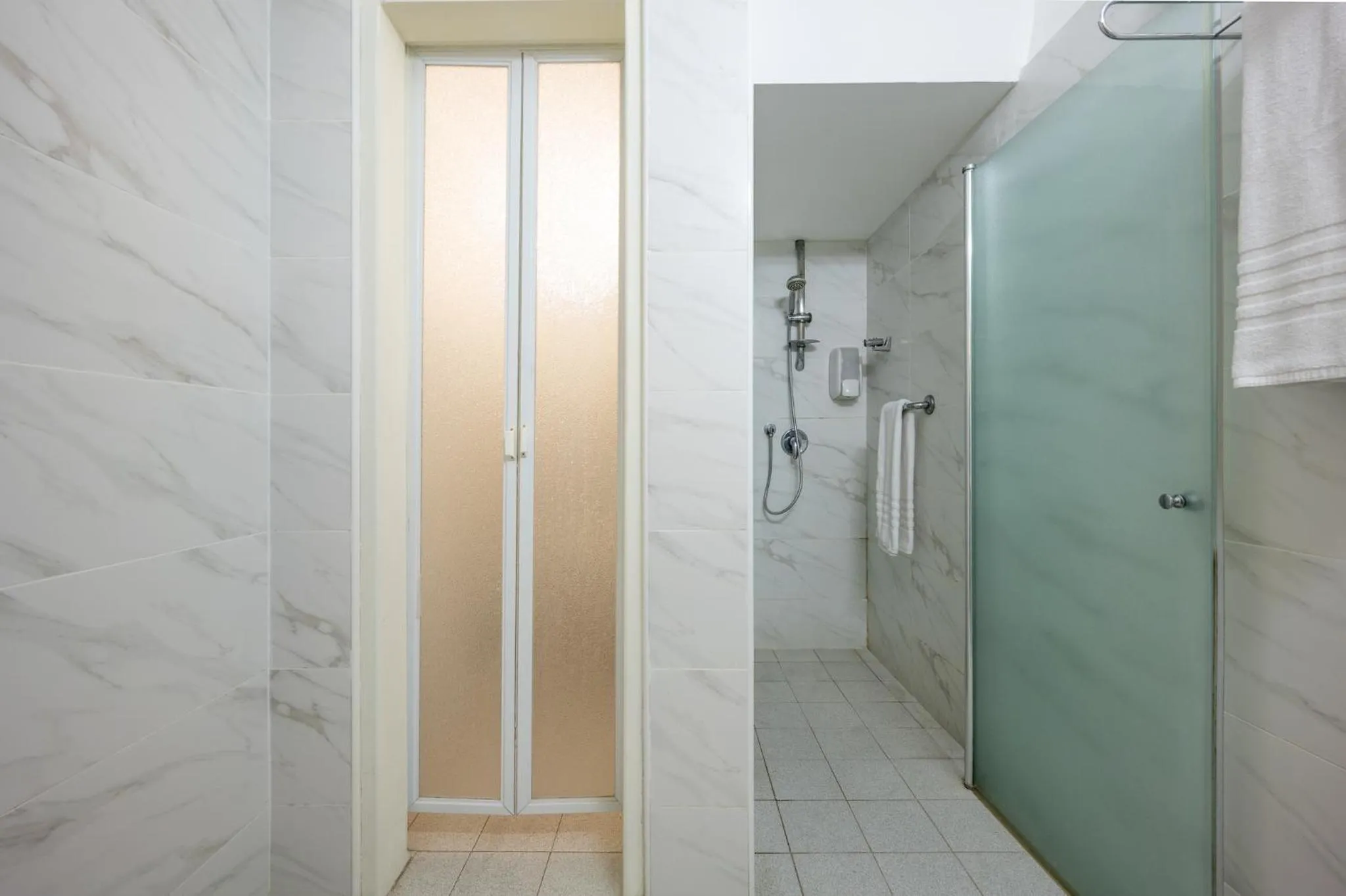 Bathroom in Jacob Ohalo Kinneret