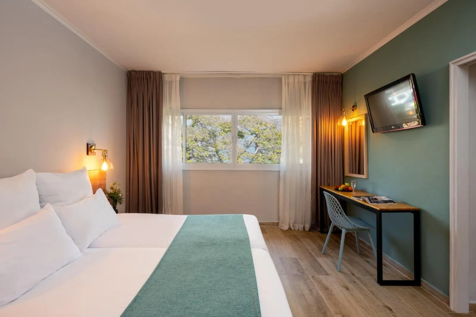 Bed in Jacob Ohalo Kinneret