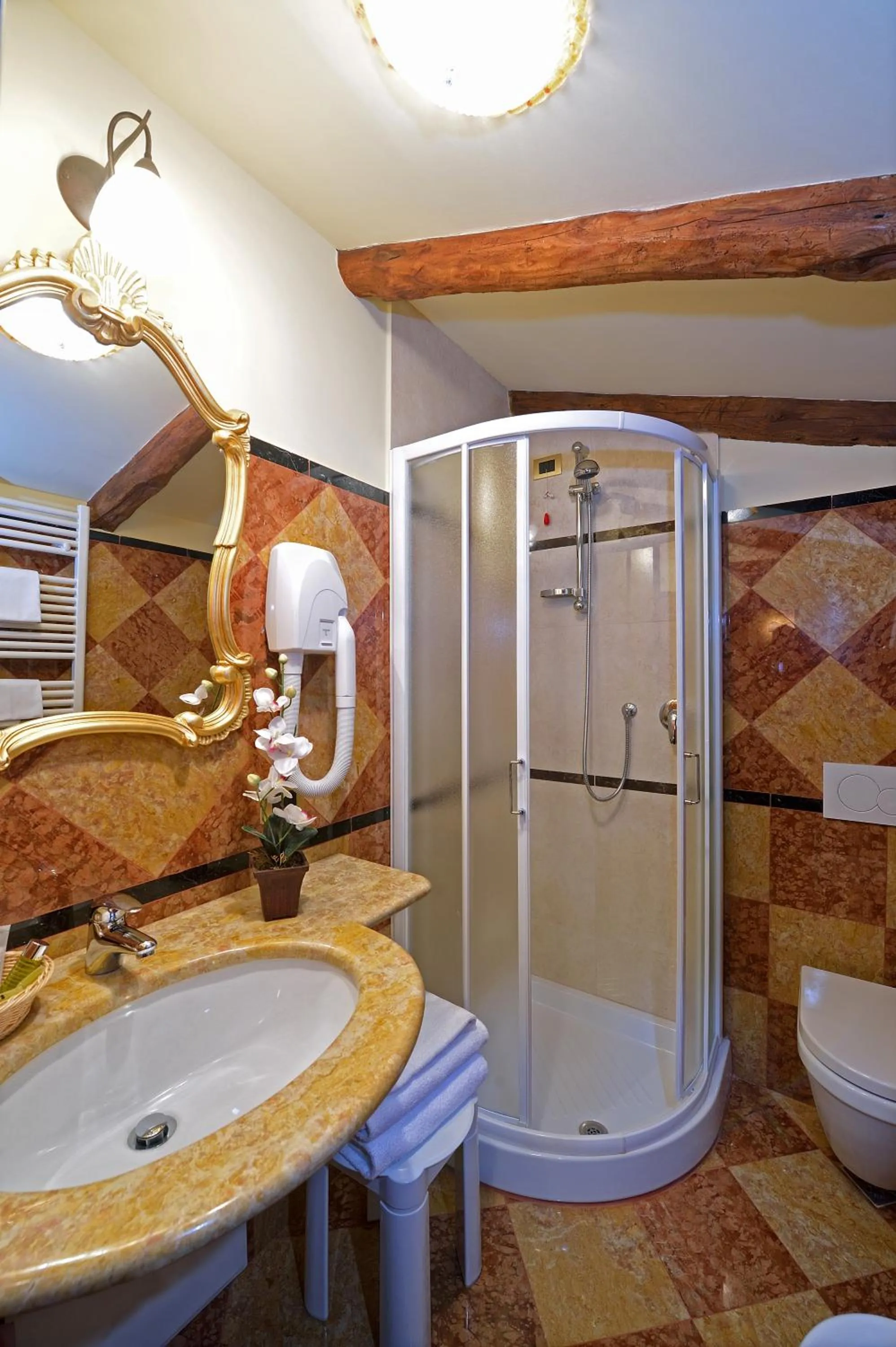 Bathroom in Hotel Città Di Milano