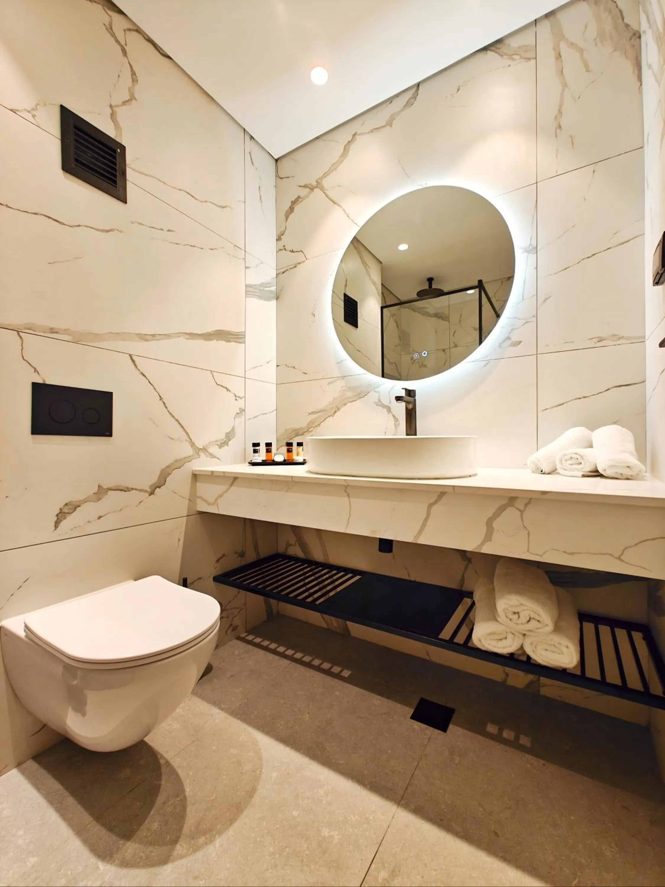 Toilet in Shalom Jerusalem Hotel