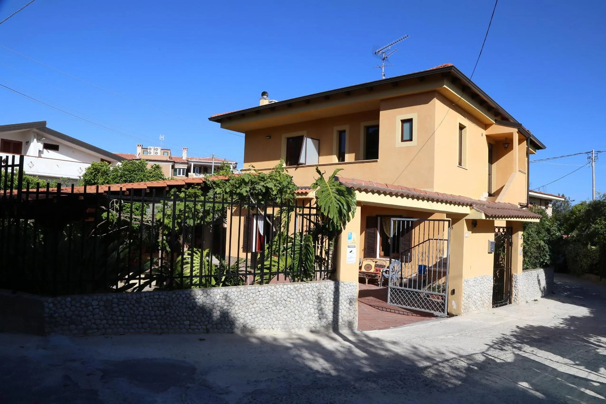 Facade/entrance in Solandra Affittacamere