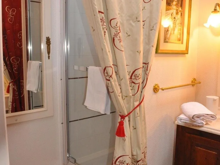 Bathroom in Le Prieuré Saint Agnan