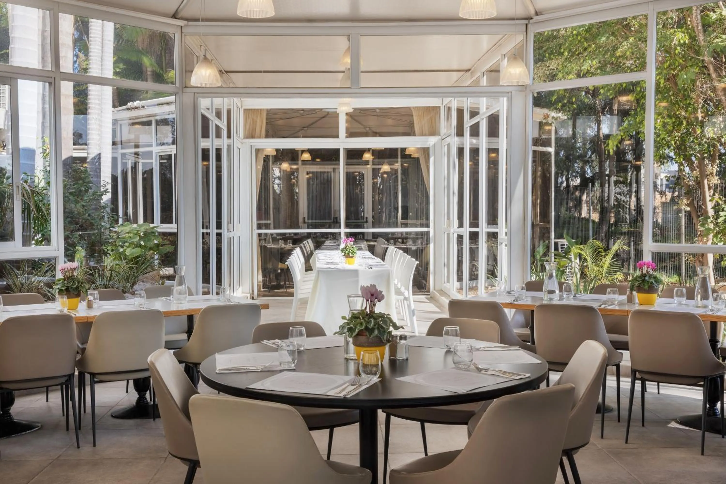 Dining area in Kfar Maccabiah Business & Sport Hotel