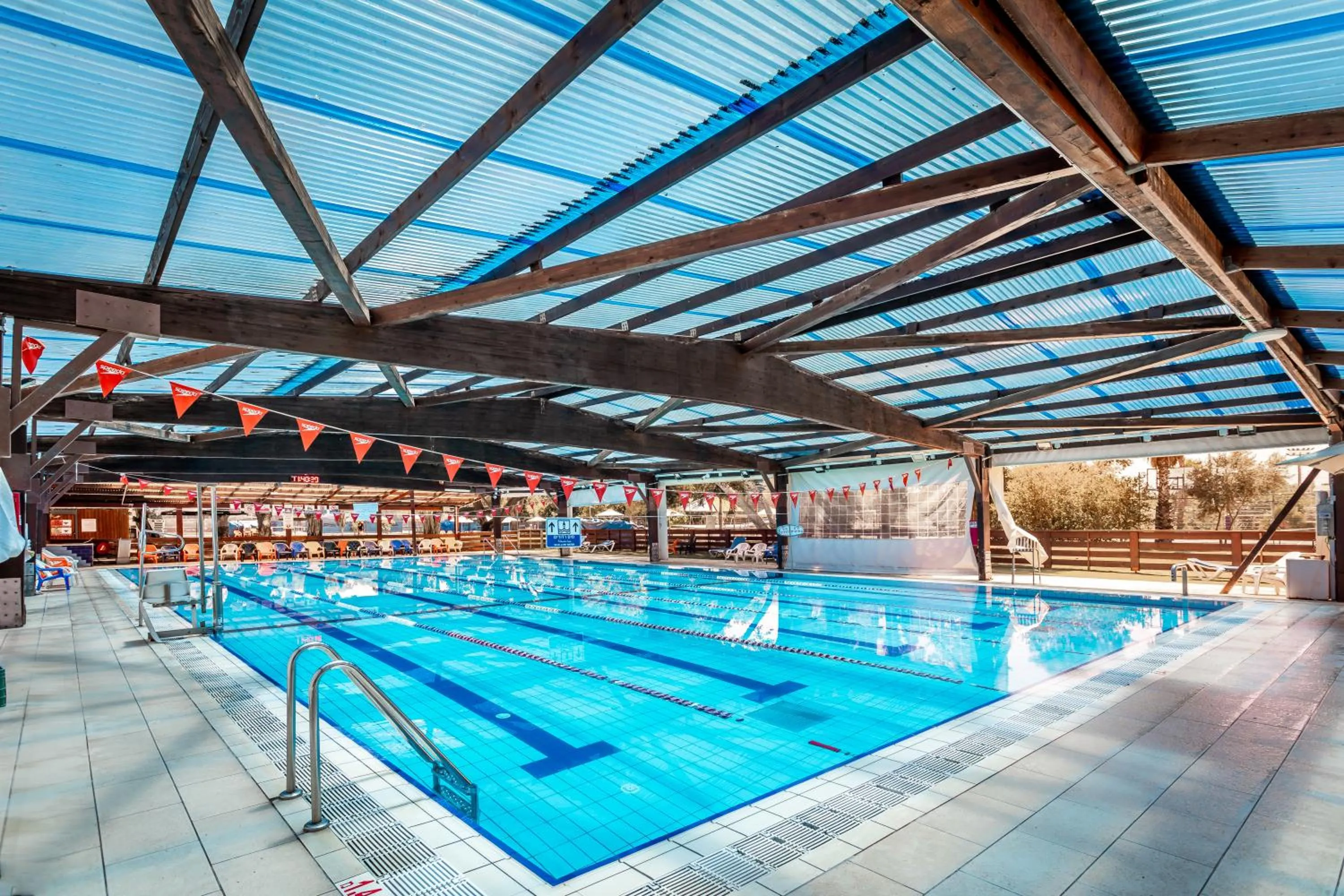 Swimming pool in Kfar Maccabiah Business & Sport Hotel