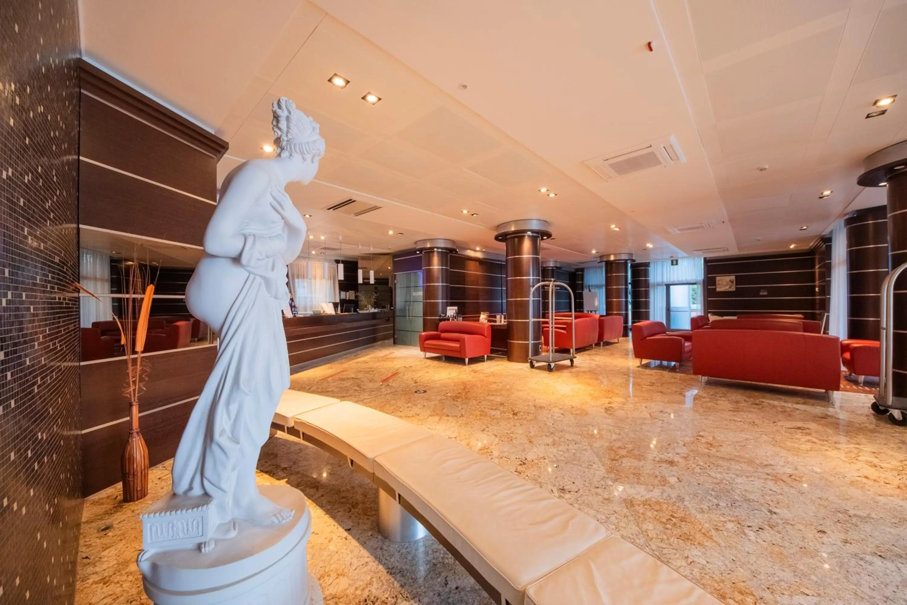 Lobby or reception in Dado Hotel International