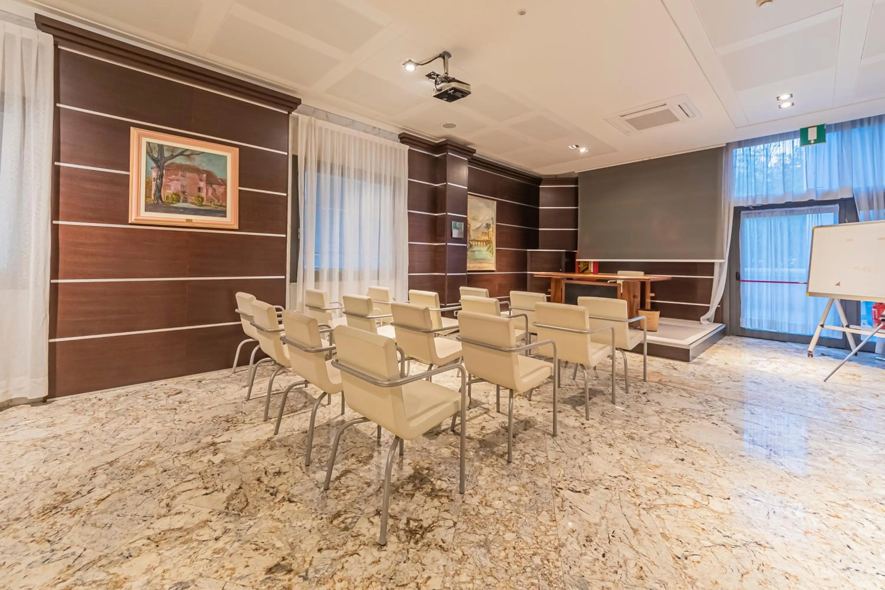 Meeting/conference room in Dado Hotel International