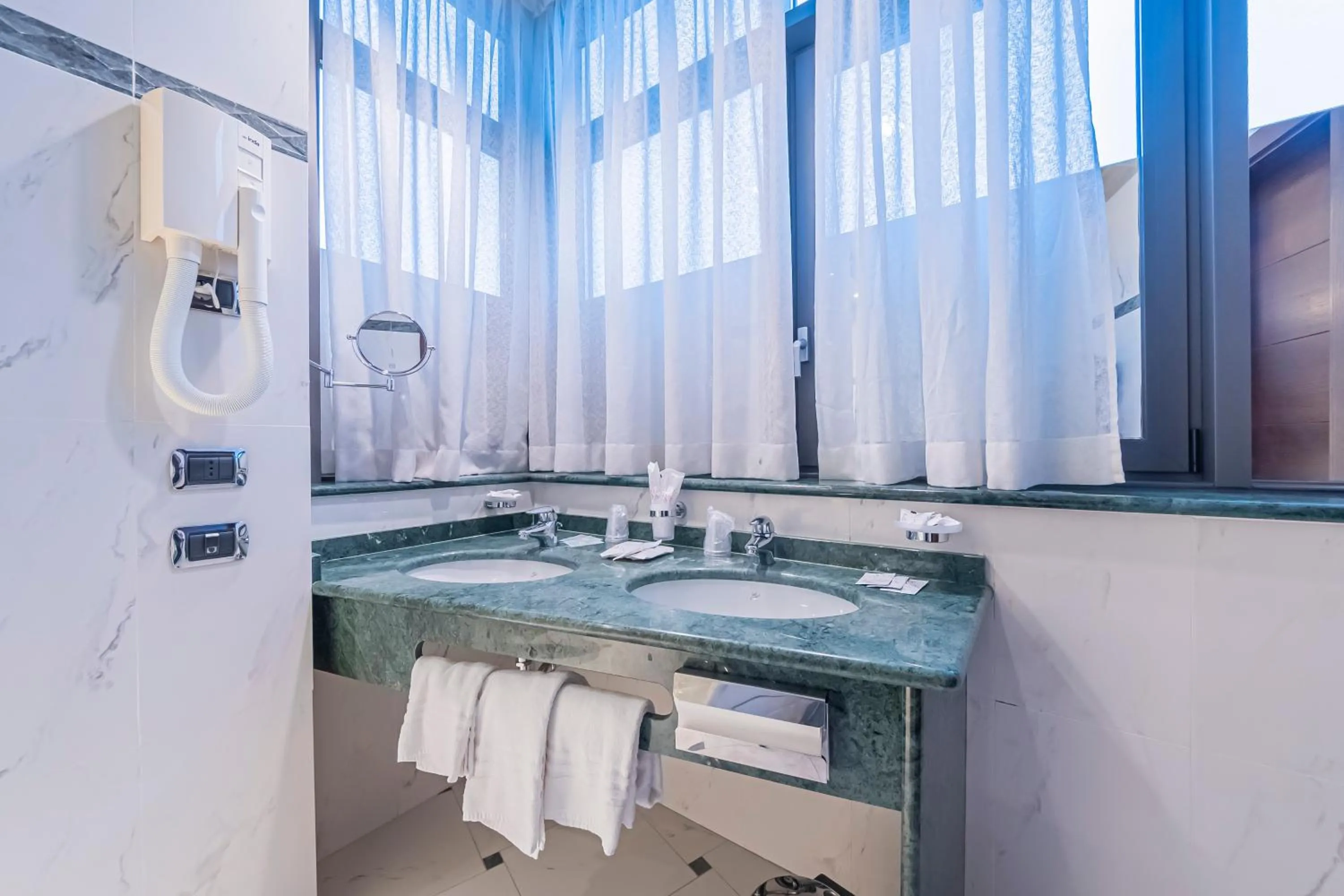 Dado Hotel International